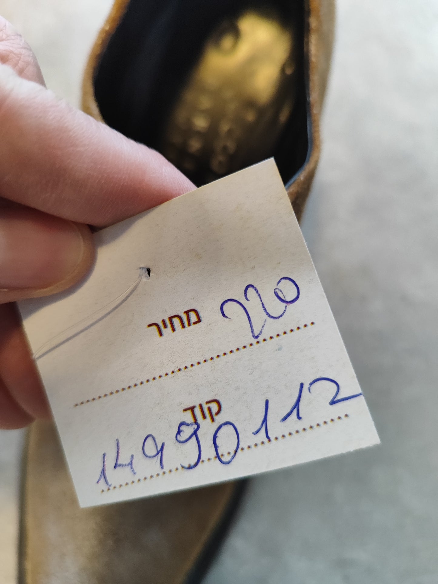 נעלי עקב חומות בנגיעות זהב - Image 2