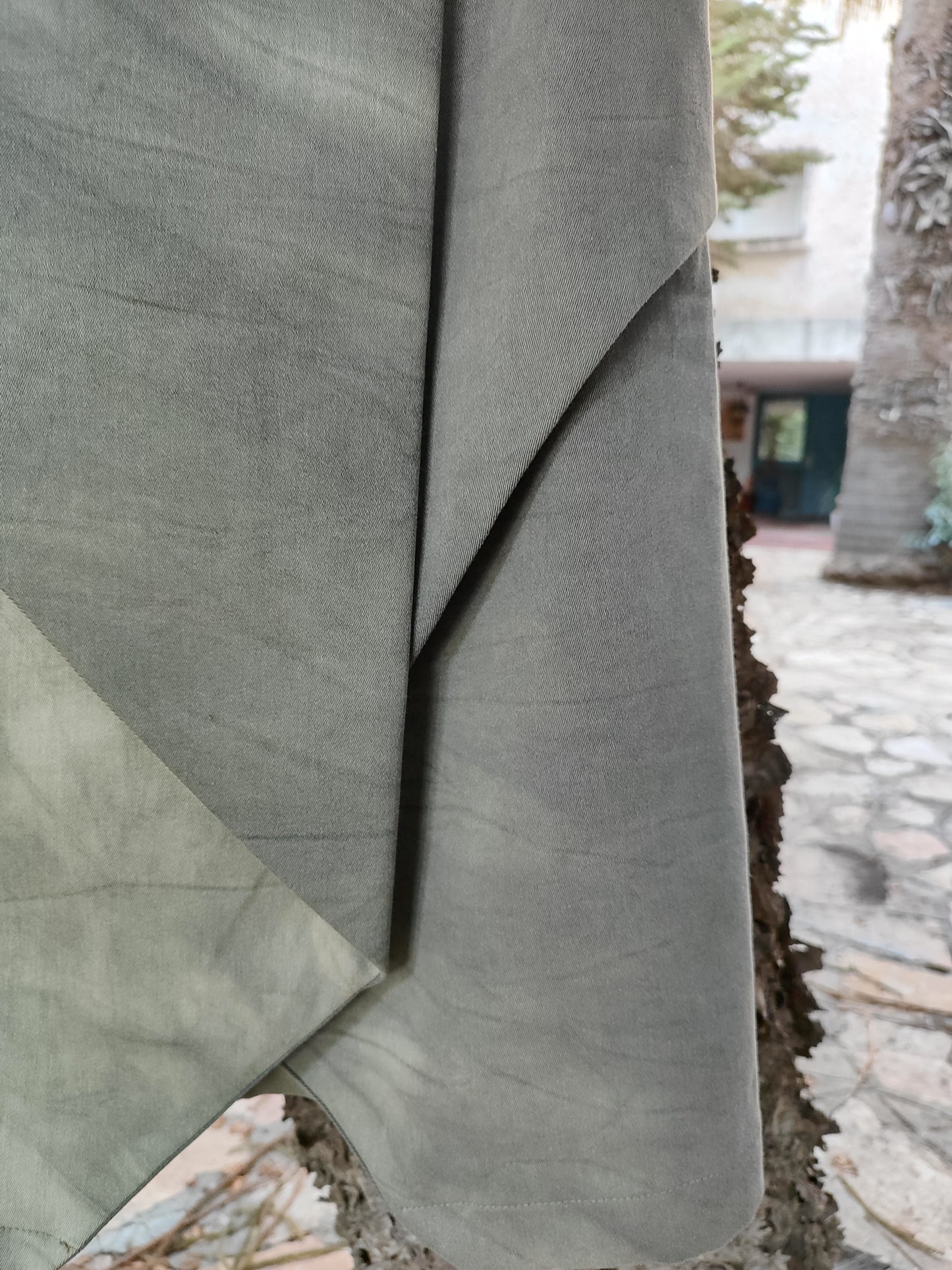 חצאית אפורה אבסטרקטית משגעת  - Image 5 by EVA MENDES