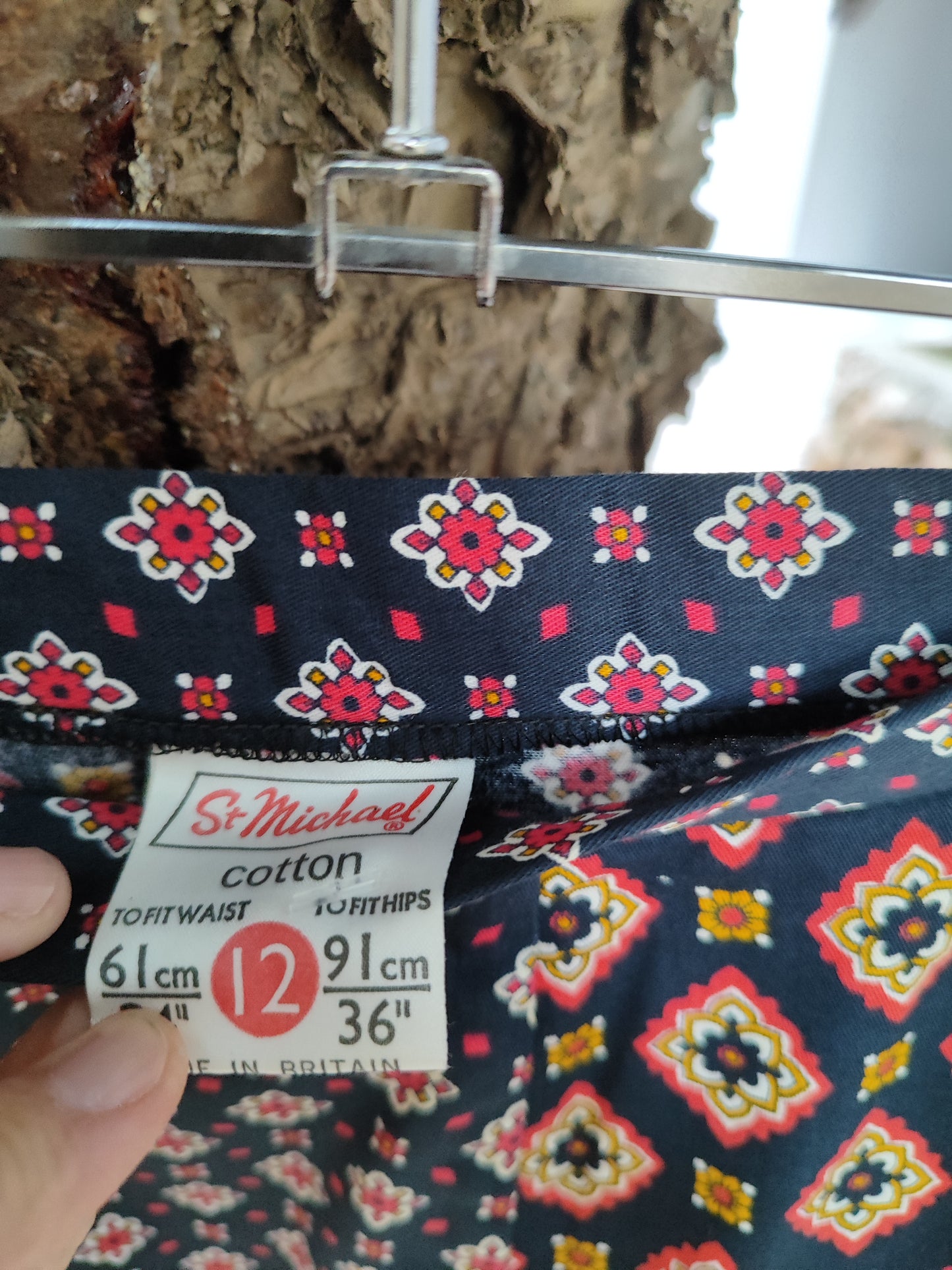 חצאית כחולה וינטג׳ בפרחים גאומטרים - Image 2 by St Michael