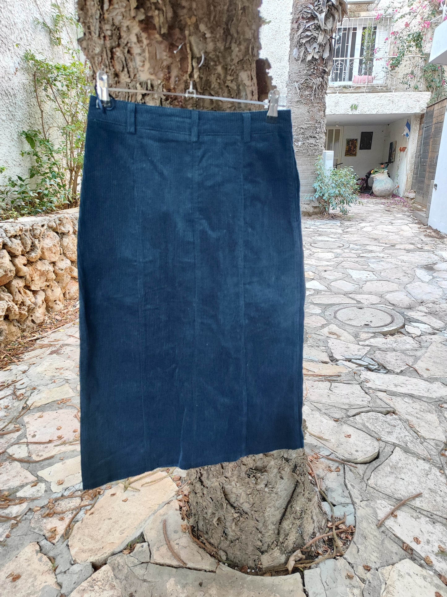 חצאית קורדרוי כחולה מכופתרת ישרה - Image 3 by Golf