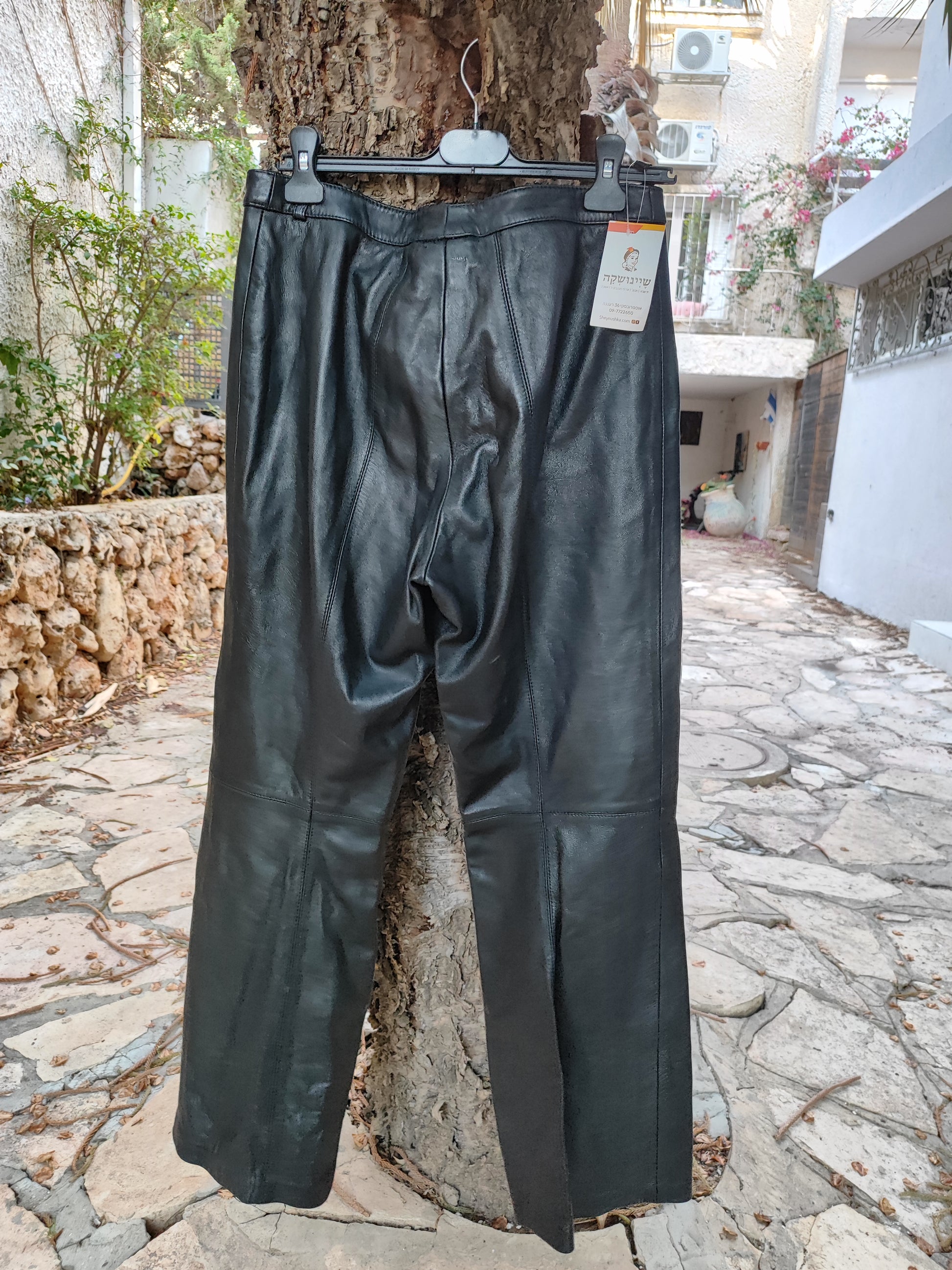 מכנסיים עור שחור במראה יוקרתי - Image 3