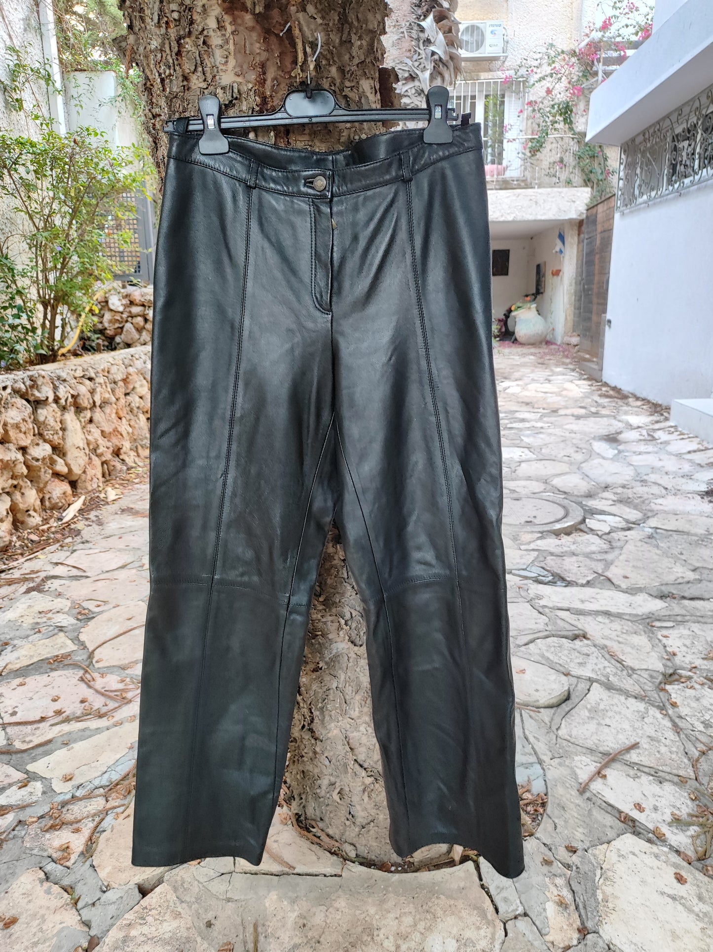 מכנסיים עור שחור במראה יוקרתי - Size 40