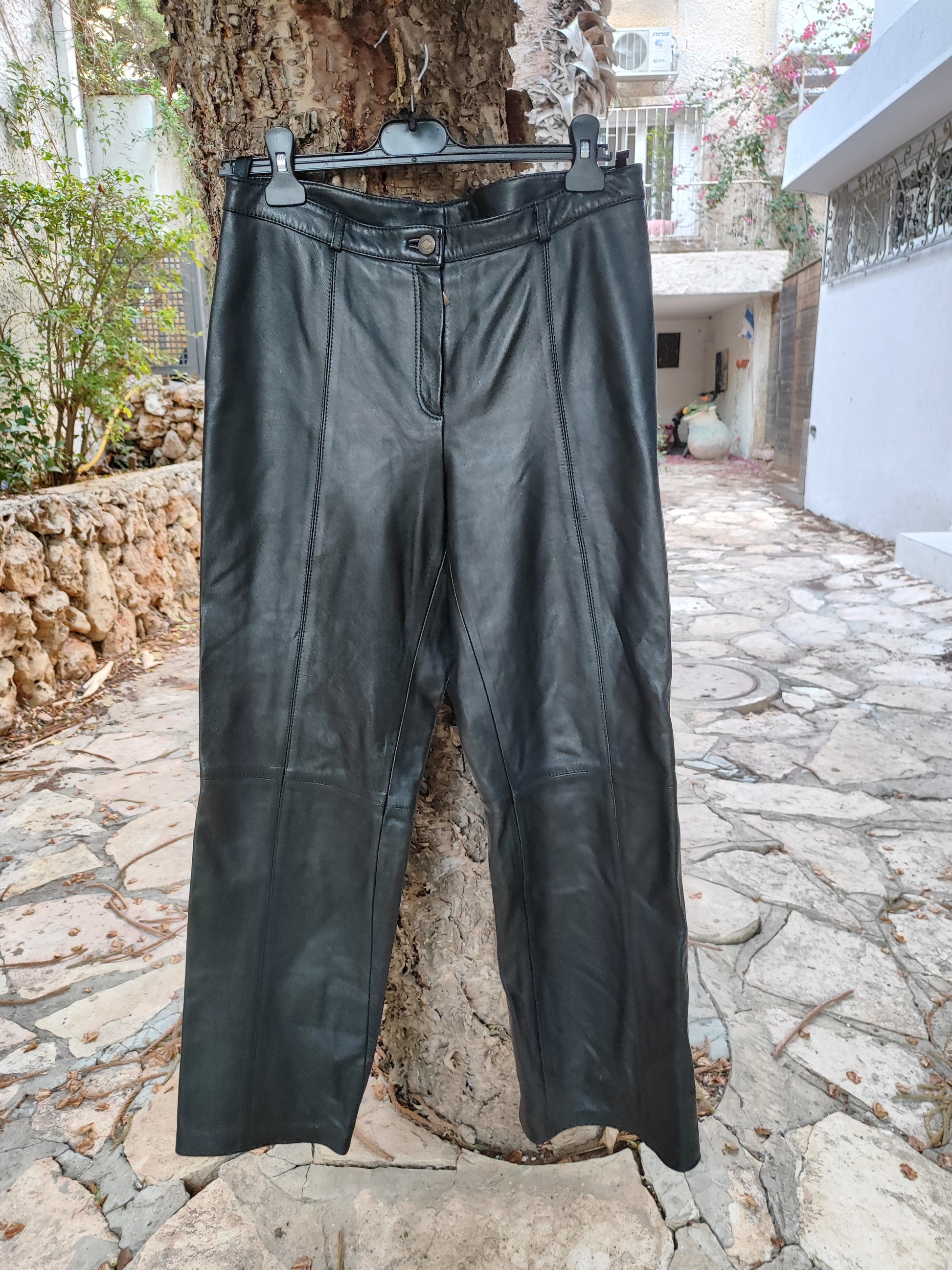 מכנסיים עור שחור במראה יוקרתי - Size 40