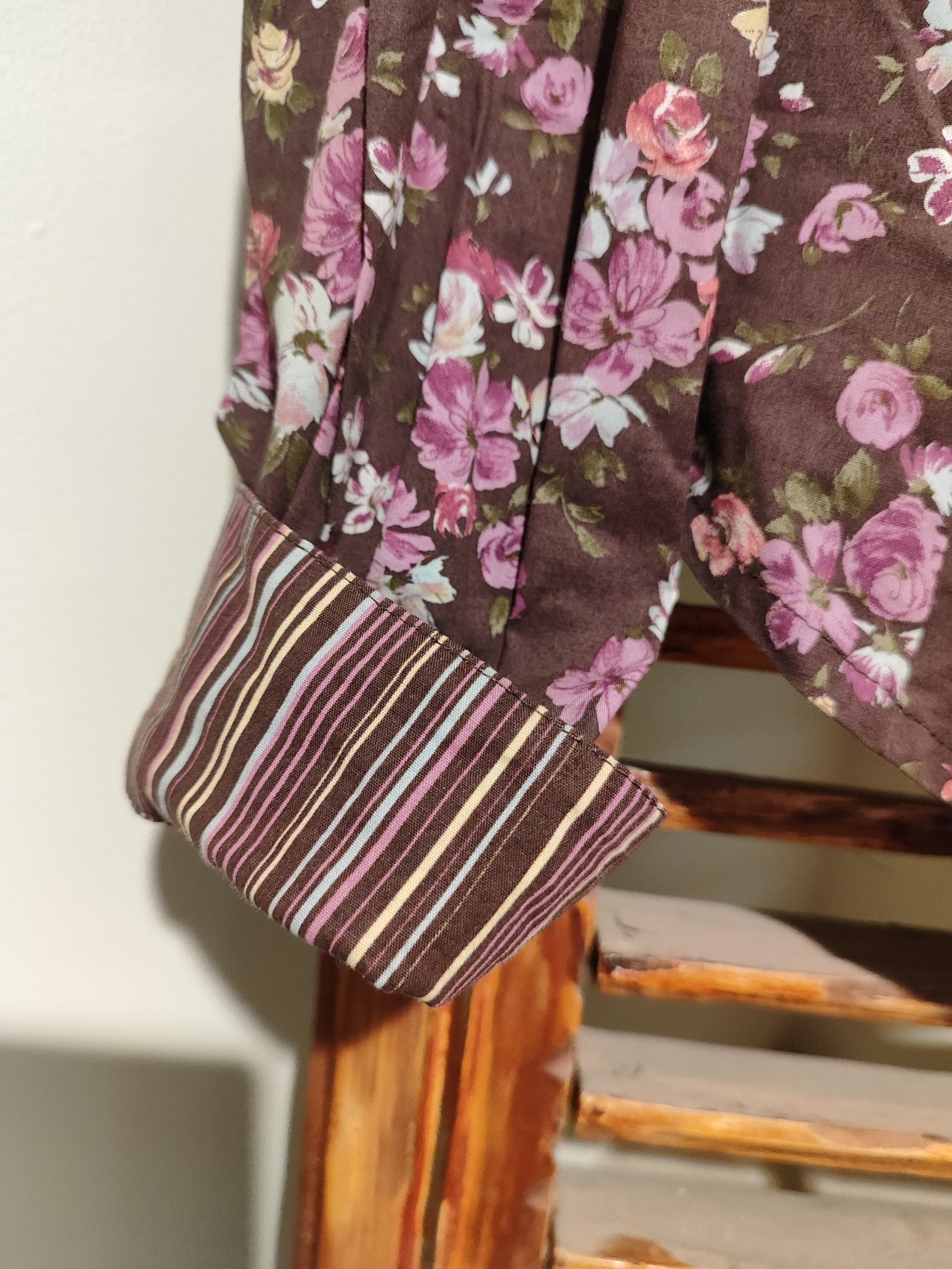 חולצת פרחונית מכופתרת פסים בסופים by Laundry - Size S