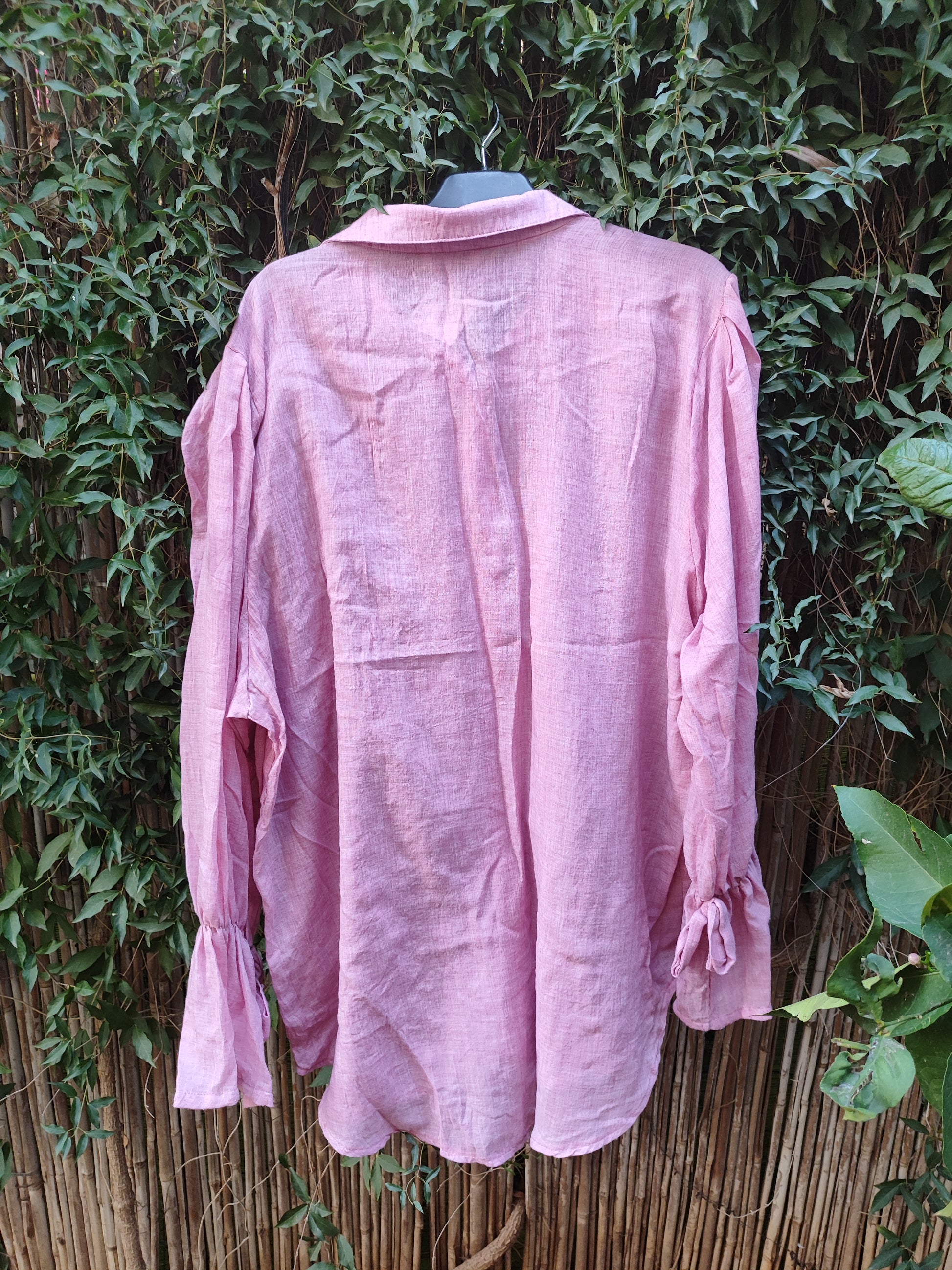 חולצה ורודה מכופתרת בכווצי שרוולים - Image 3 by Duty moti