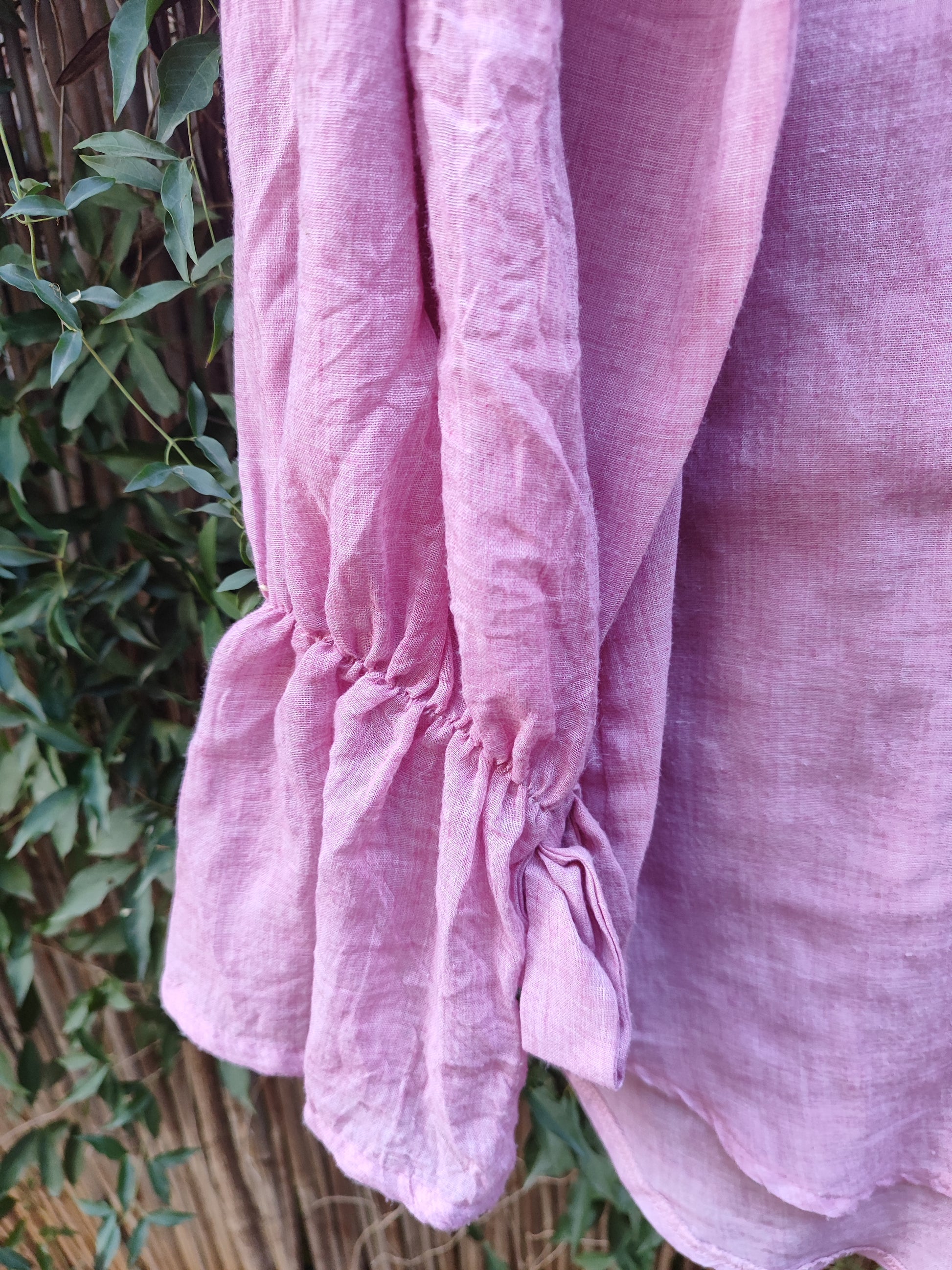 חולצה ורודה מכופתרת בכווצי שרוולים - Image 2 by Duty moti