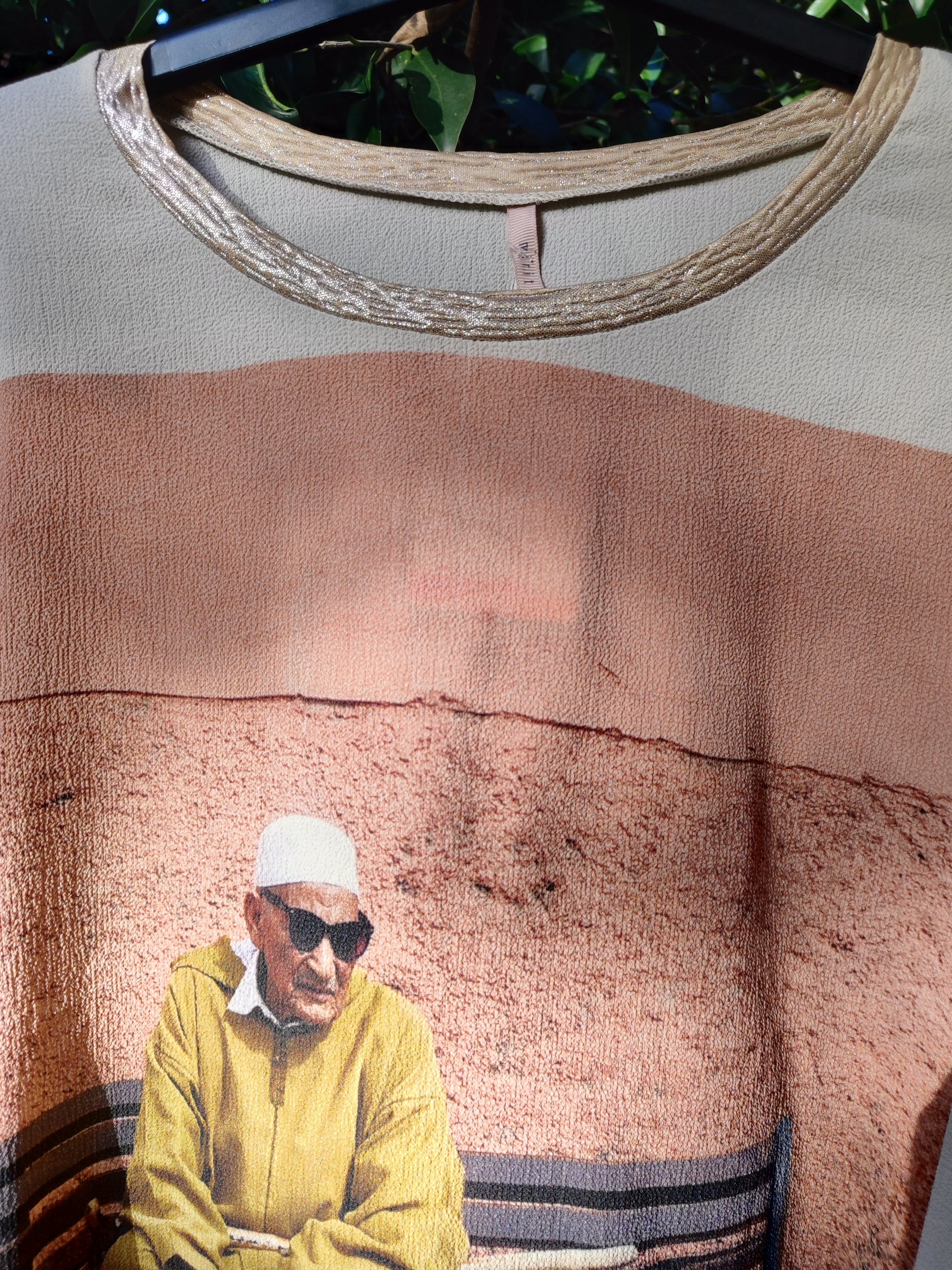 חולצת דפוס אומנות רחוב - Image 3 by מירית רודריג