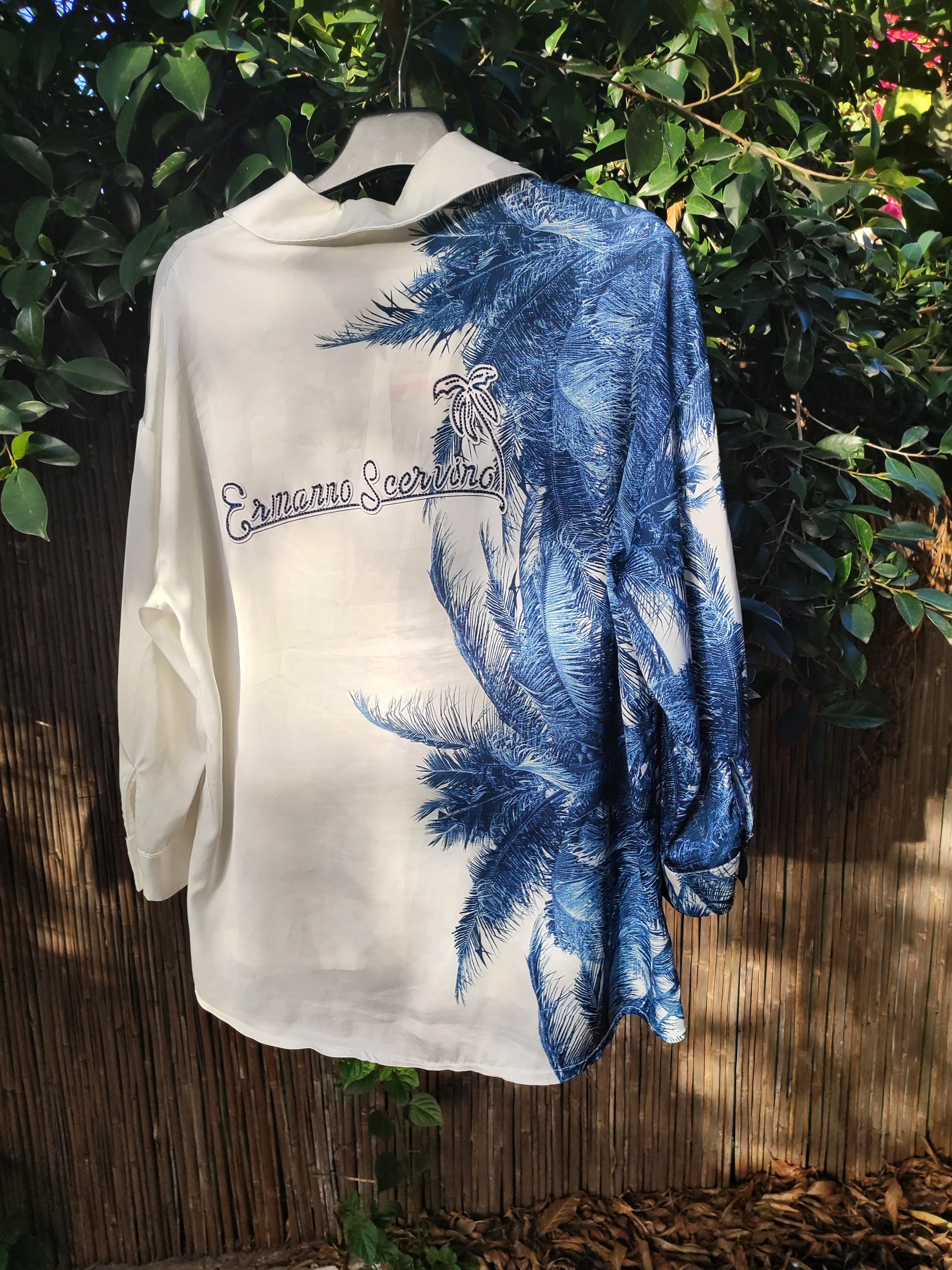 חולצת חצי לבנה חצי טרופית בכחול ונגיעות נוצצות - Image 2 by Ice Cube