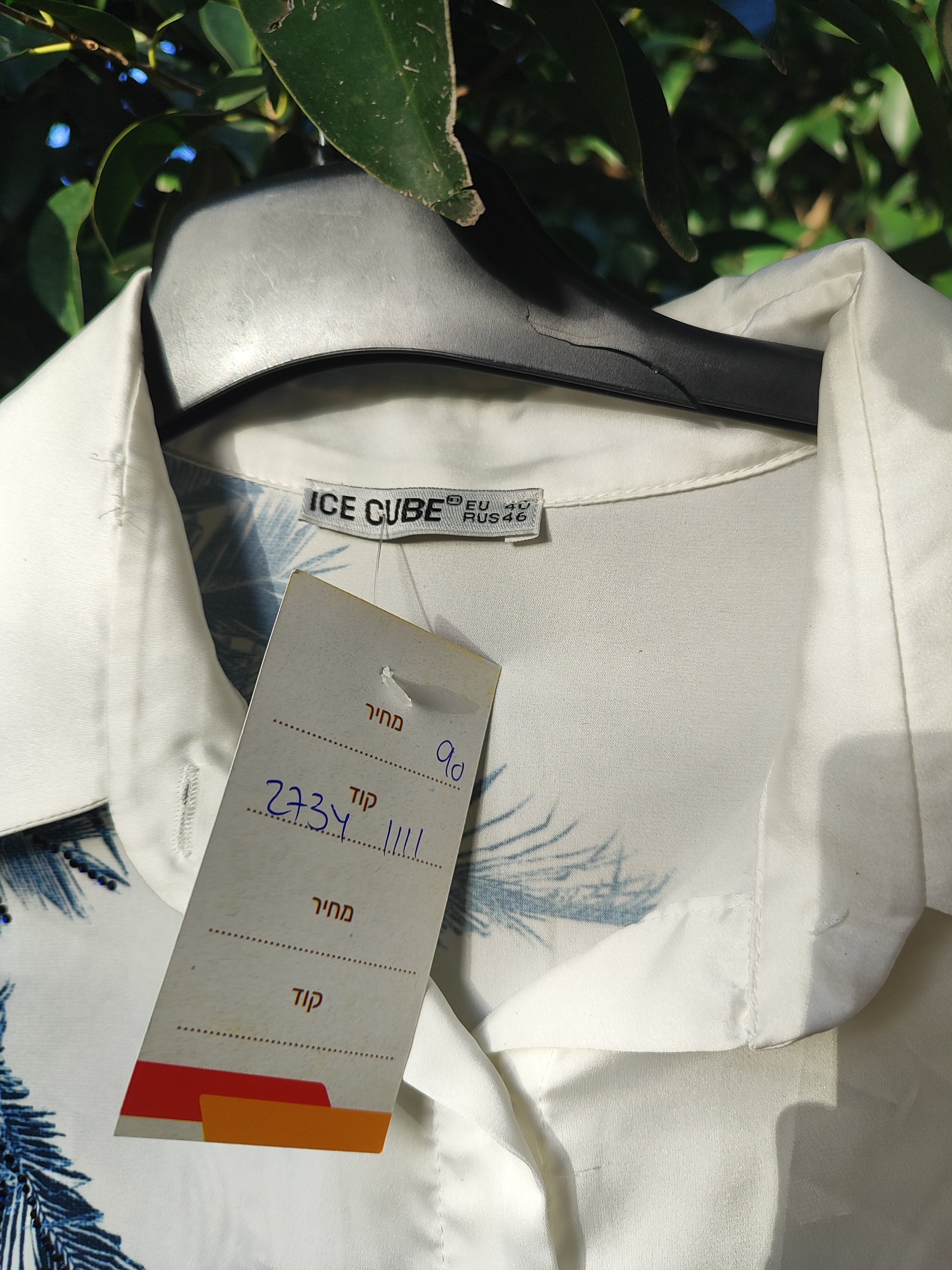 חולצת חצי לבנה חצי טרופית בכחול ונגיעות נוצצות - Image 4 by Ice Cube