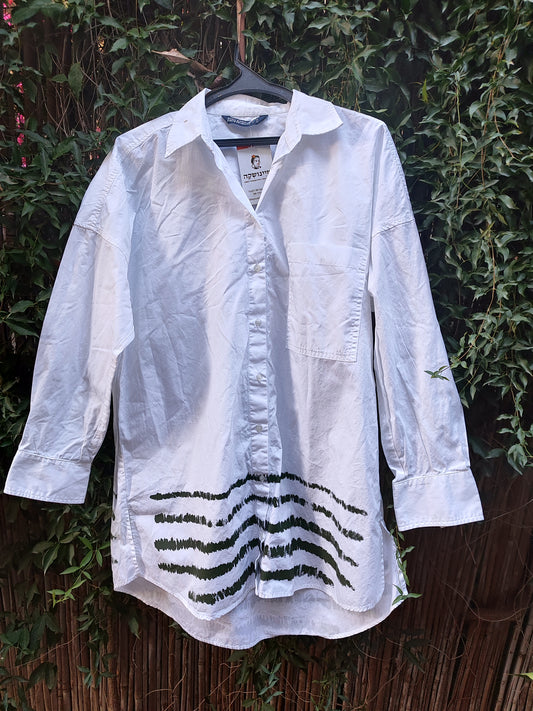 חולצת לבנה מכופתרת פסי זיגזג שחורים - Image 6 by Zara