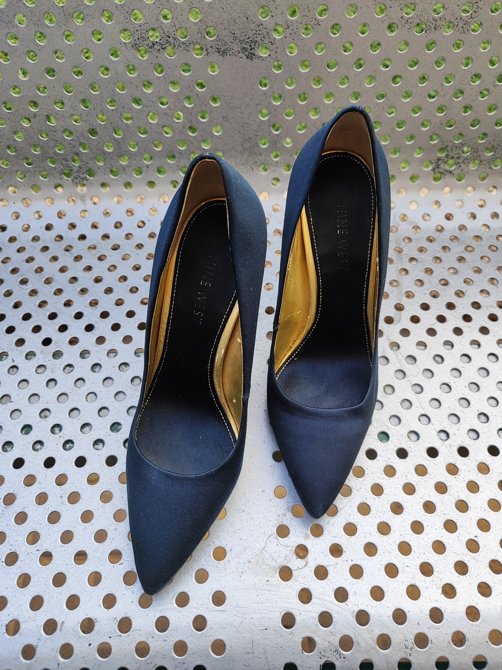 נעלי עקב עטופות באבנים יוקרתיות כחול כהה - Image 4 by Nine West