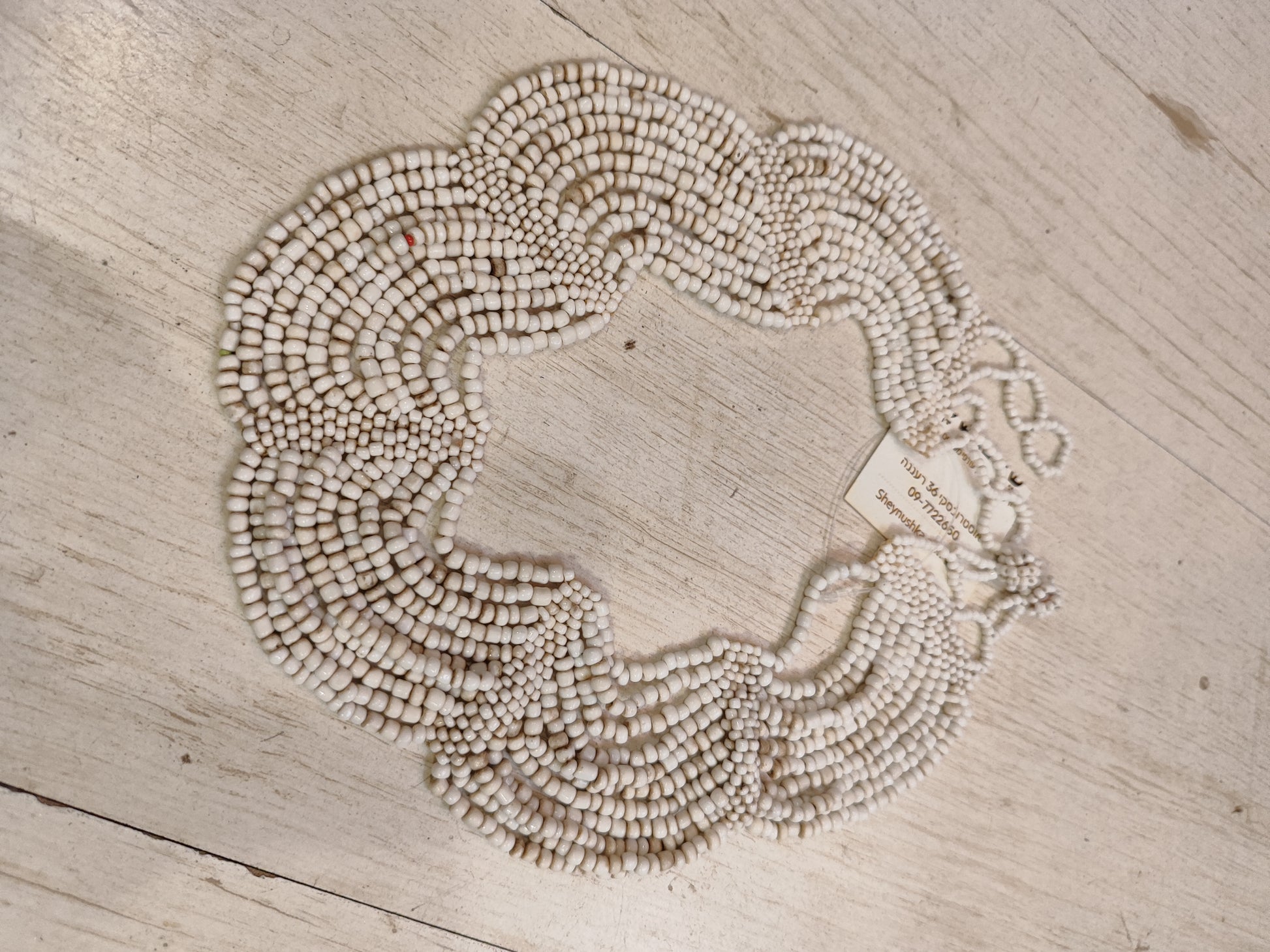 שרשרת חרוזים לבנה נוכחת  - Size One size