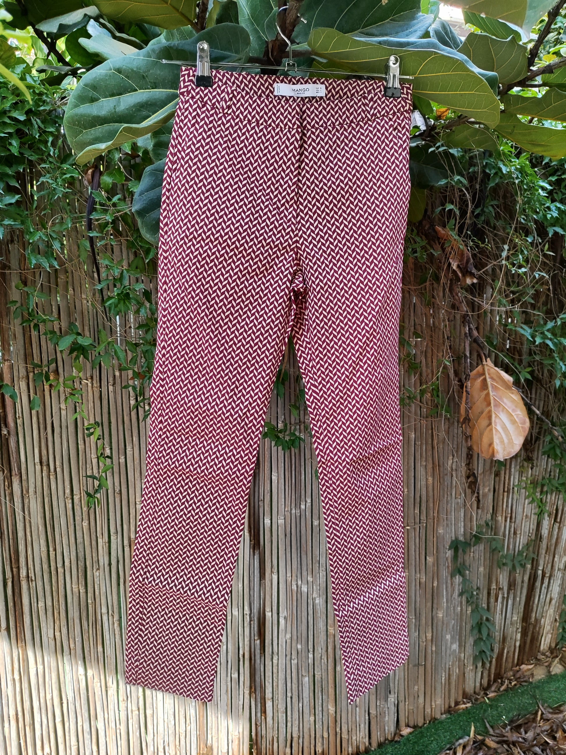 מכנסיים בורדו בשורות של קוי קרם by Mango - Size EU 36