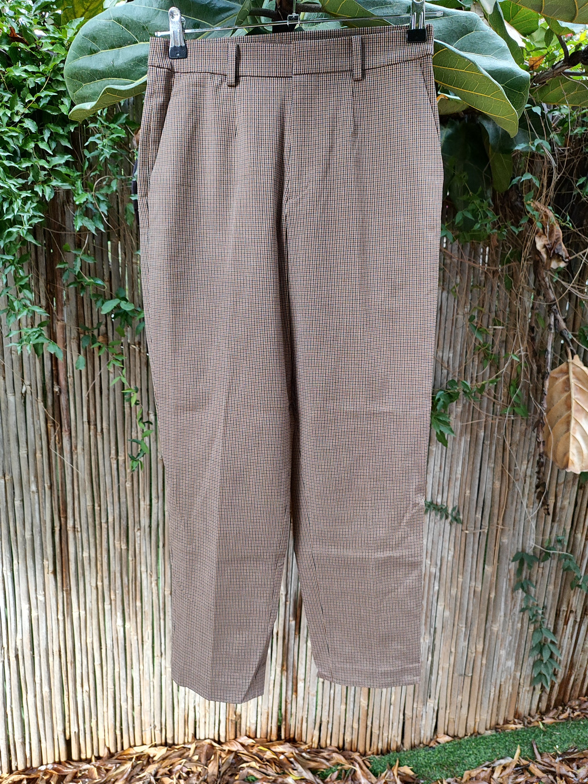 מכנסיים משובצים בגווני חום קלאסים by יוניקלו - Size S