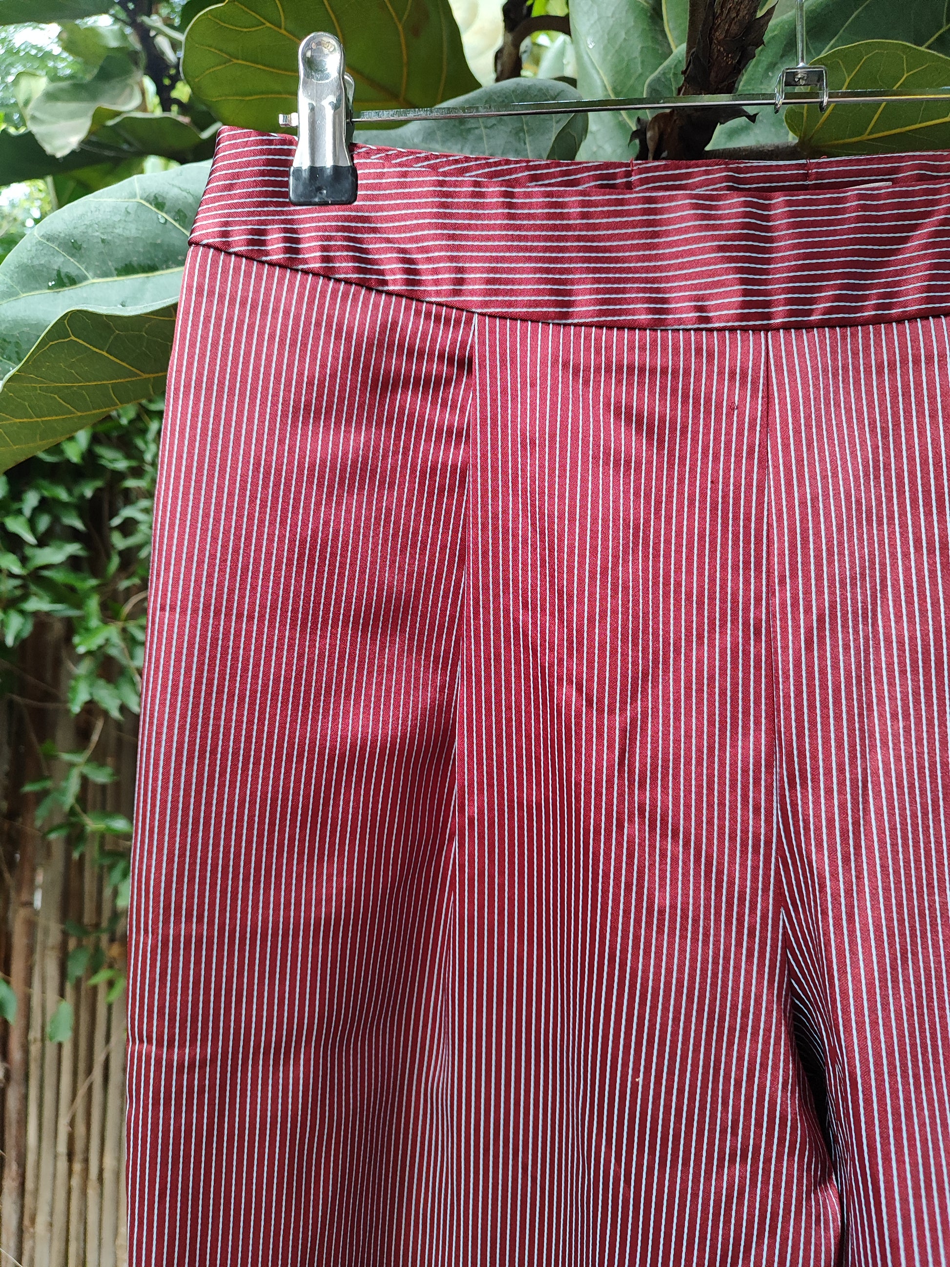 מכנסיי פסים אדום אפור בהברקה קלילה - Image 3