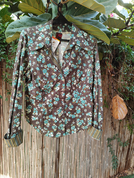 חולצה במראה וינטג' פרחונית תעלת על רקע חום - Image 3 by LAU