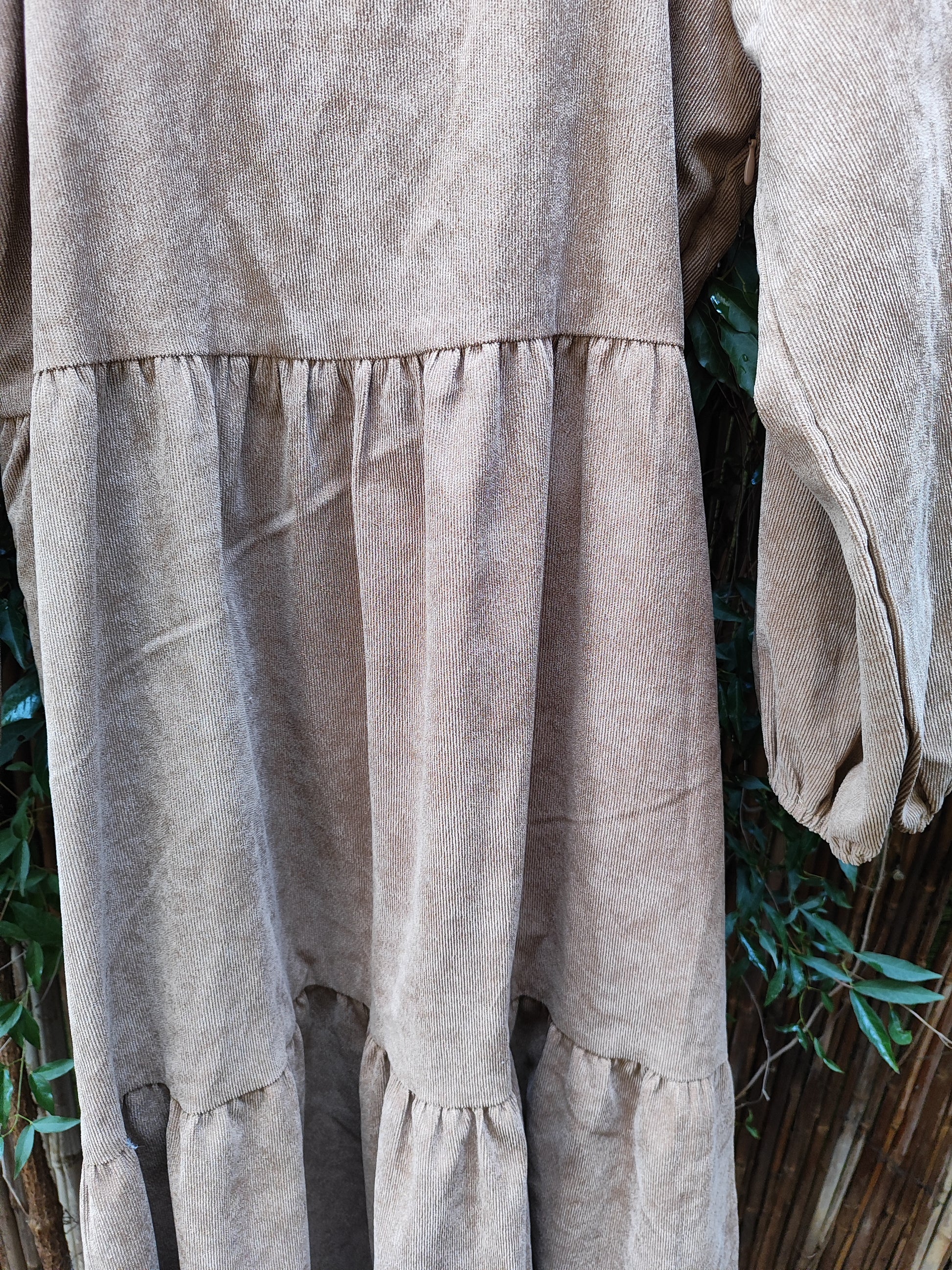 שמלת קורדרויי מדורגת בצבע מוקה by HODULA - Size M