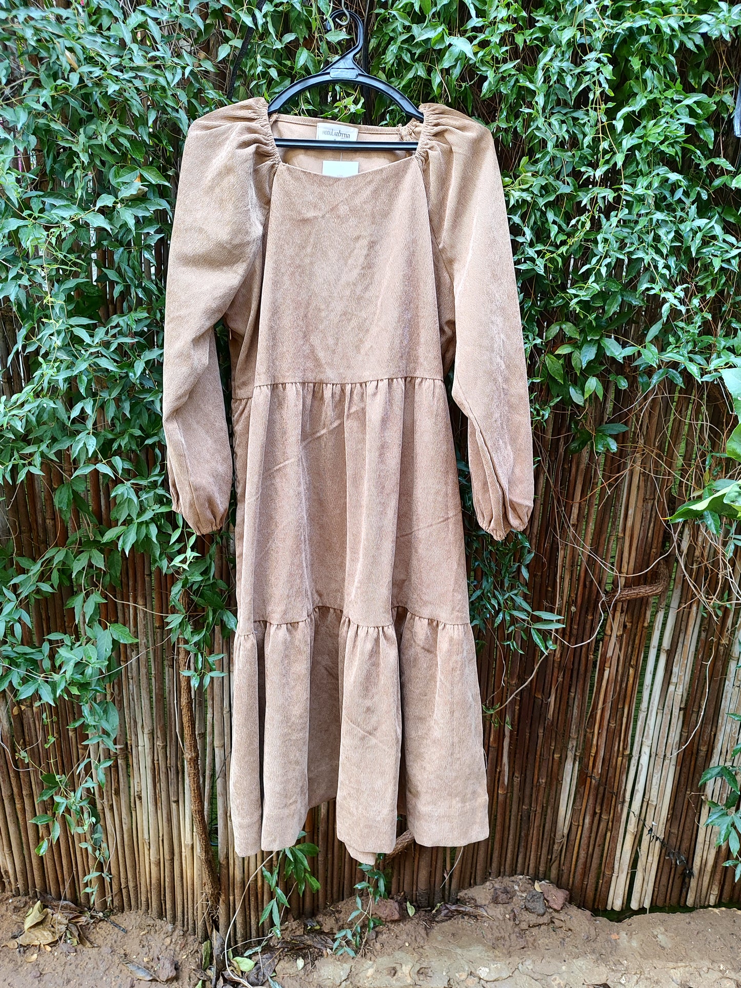 שמלת קורדרויי מדורגת בצבע מוקה - Image 2 by HODULA