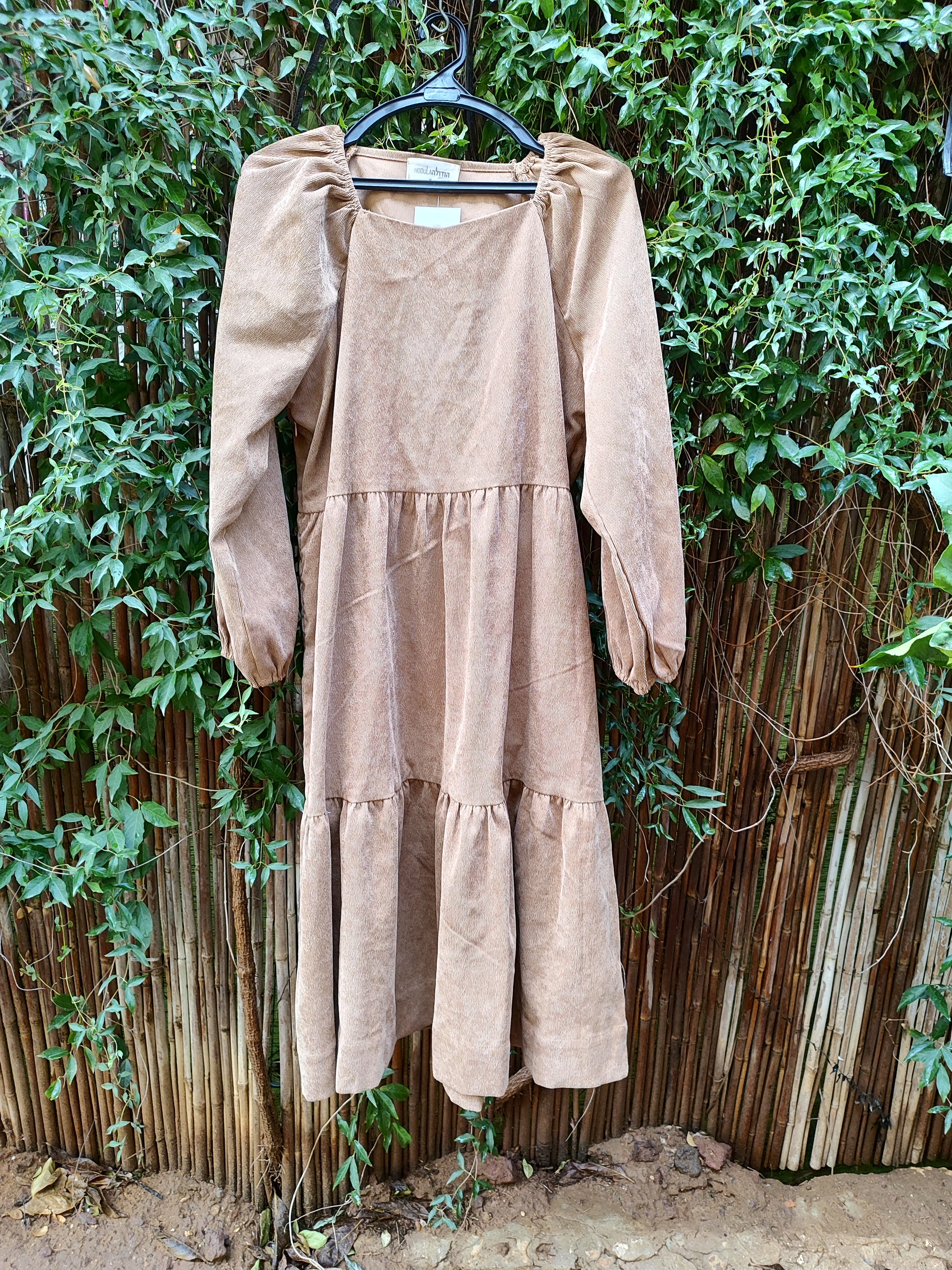 שמלת קורדרויי מדורגת בצבע מוקה - Image 2 by HODULA