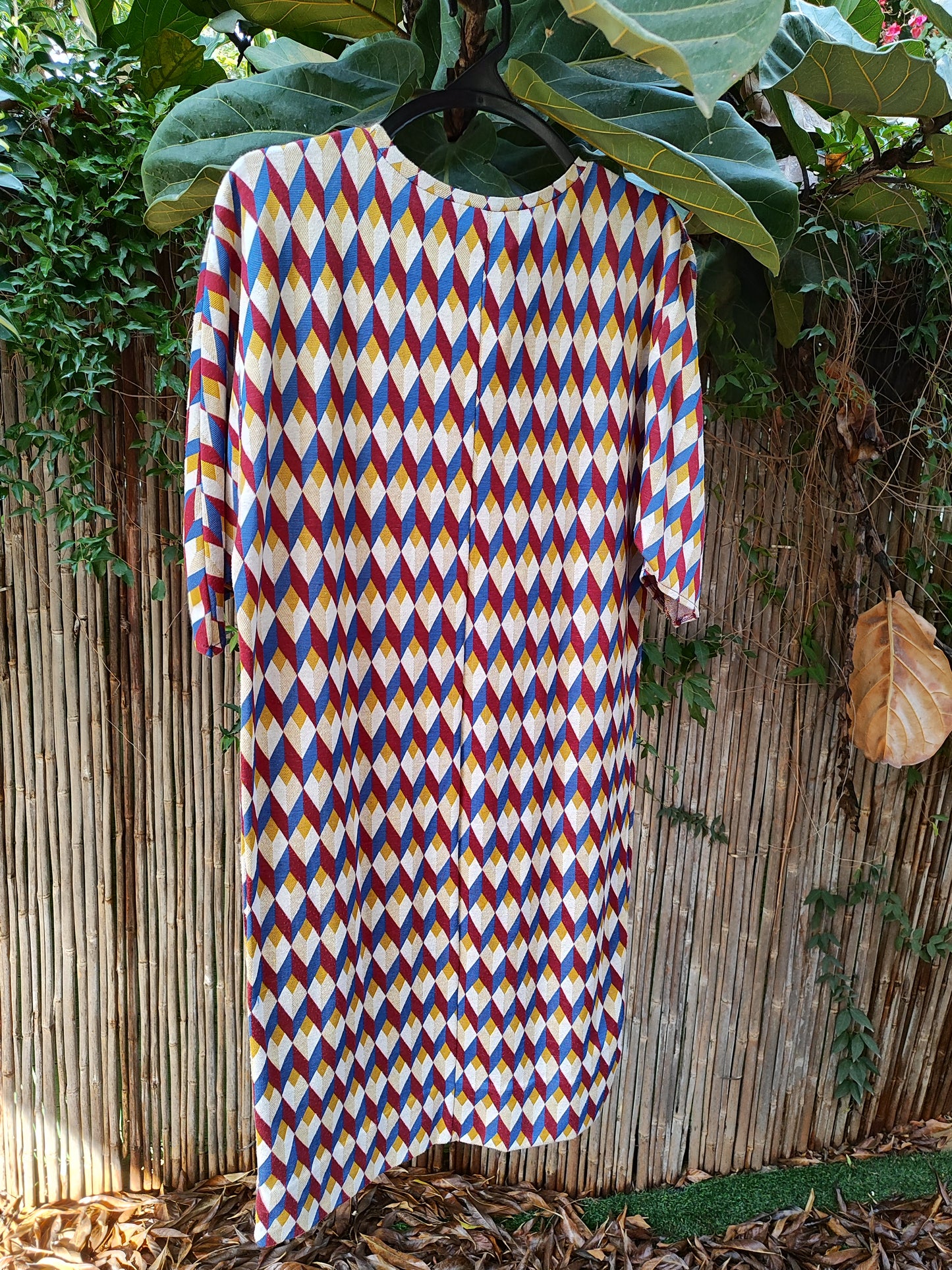 שמלת גיאומטרית בגוונים כחול חרדל בורדו - Image 3 by Zara