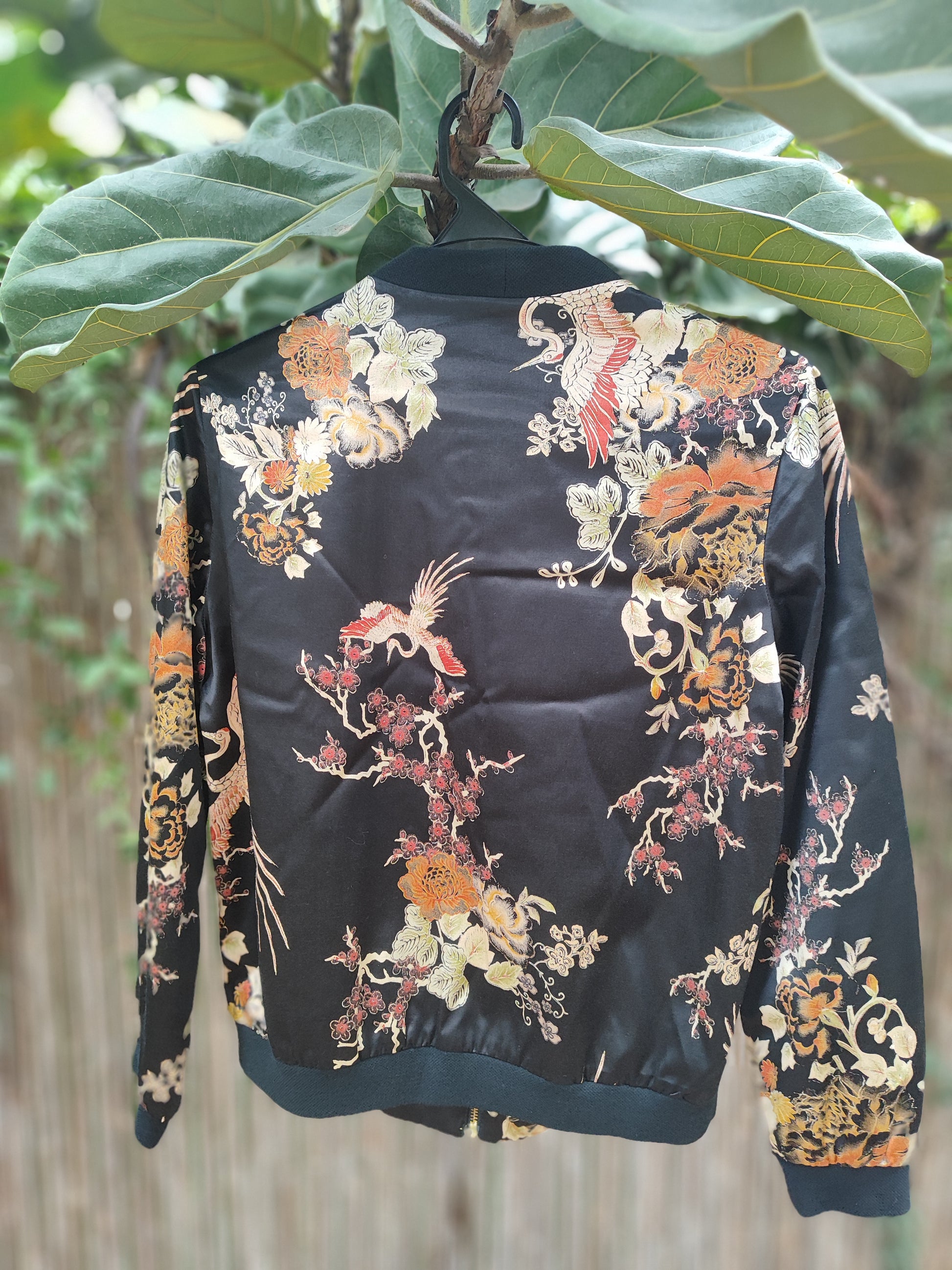 ז'קט מבריק עטור בעגורים בסגנון היפני  - Image 6 by Sabina