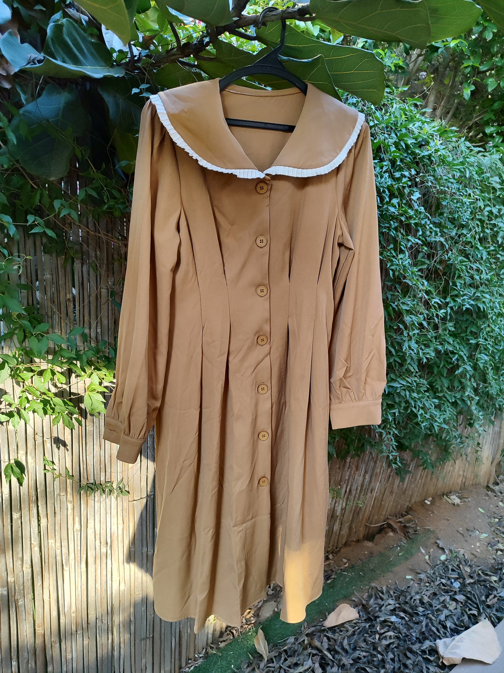 שמלת וינטג' מוקה במקופלת לבנה בצווארון - Size M