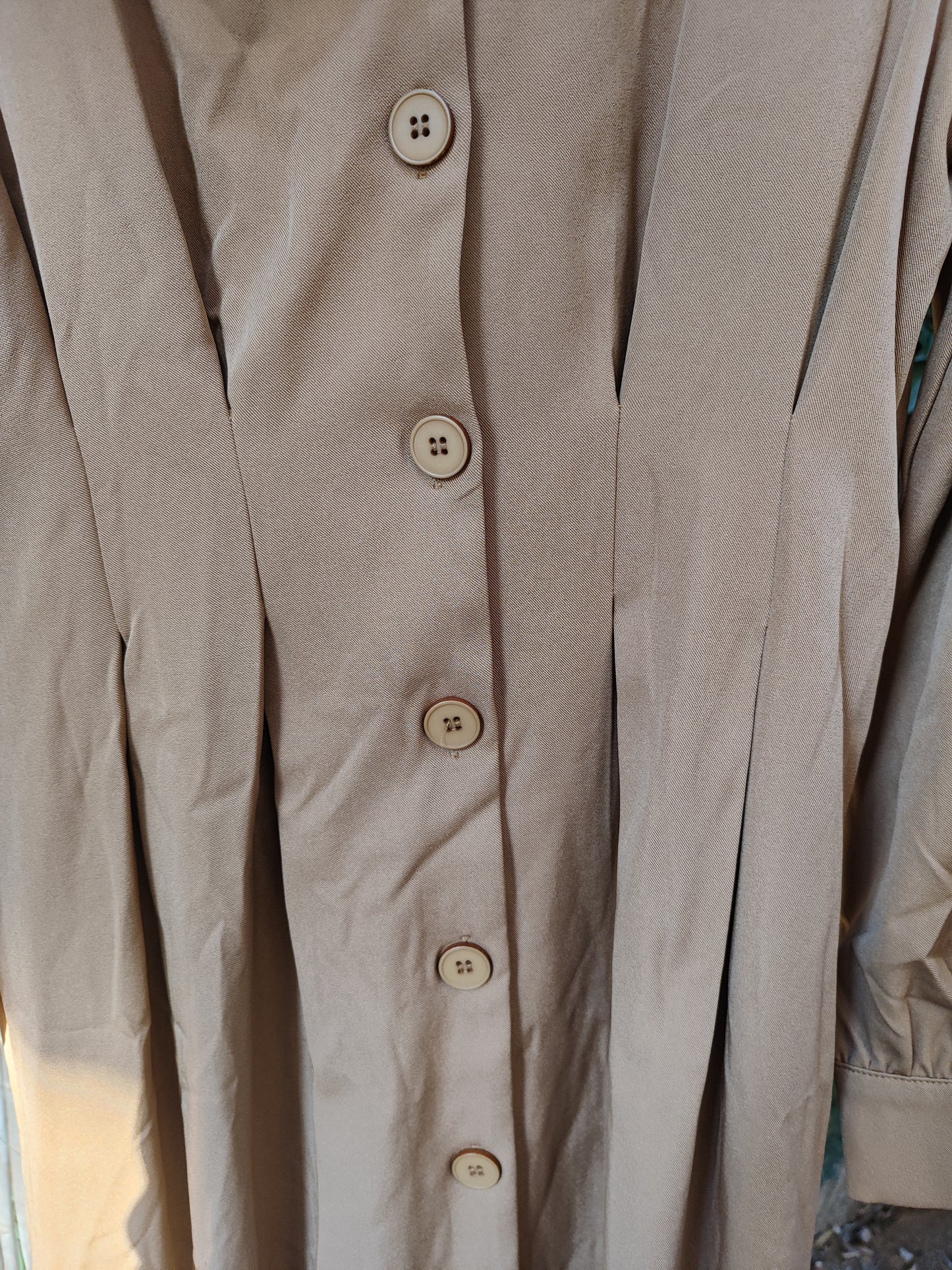 שמלת וינטג' מוקה במקופלת לבנה בצווארון - Image 3