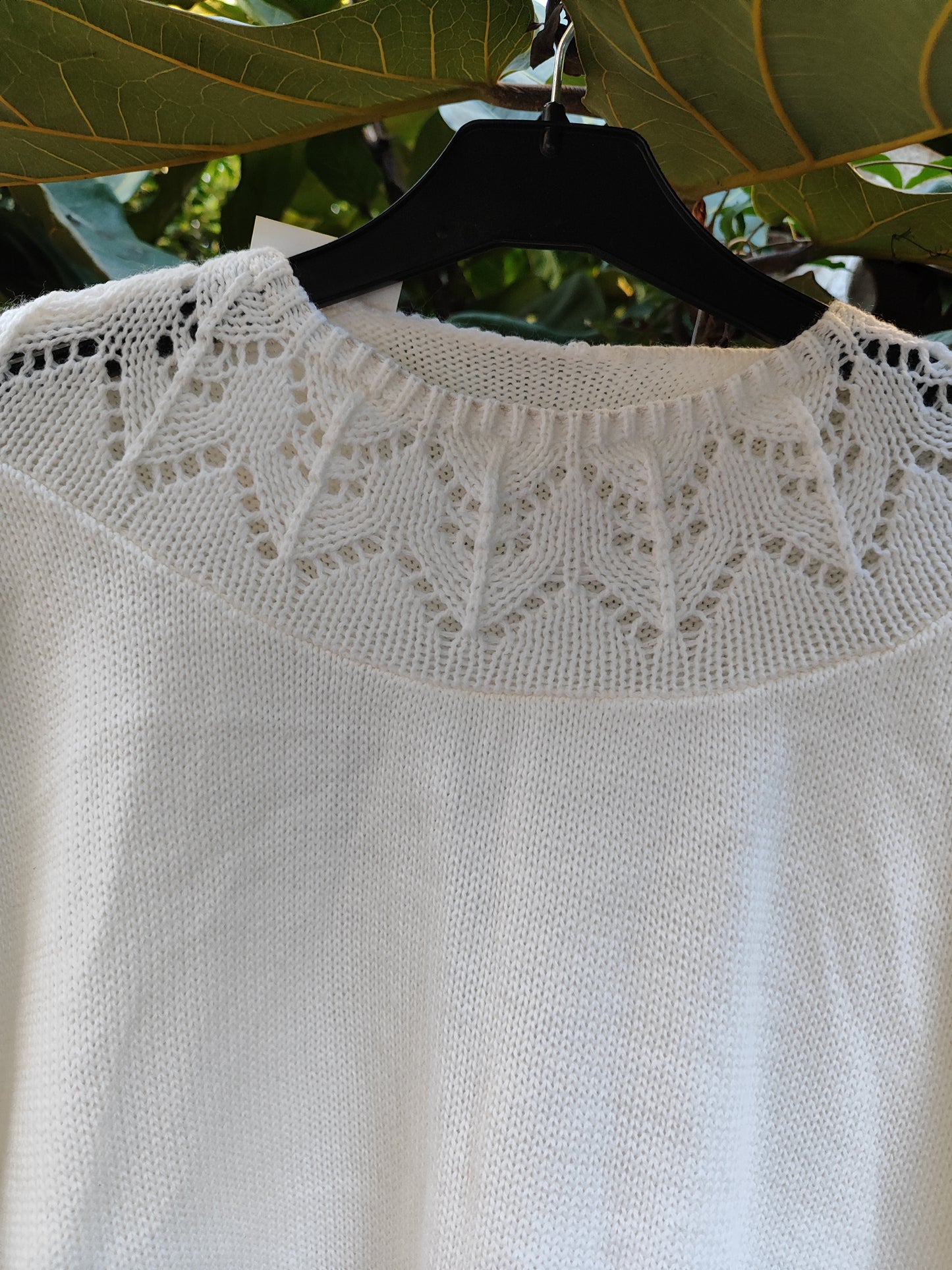 סוודר קרושה לבן בטיפות מפוזרות  - Image 2