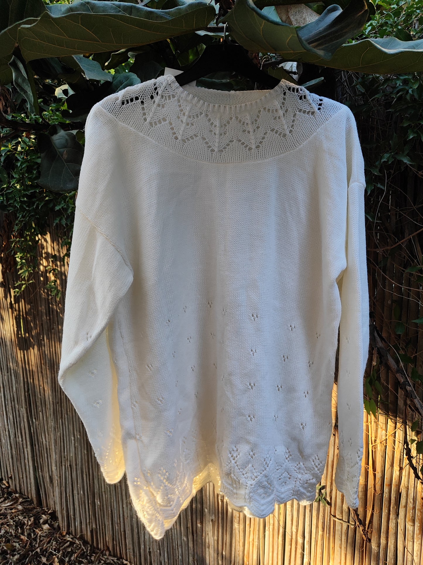 סוודר קרושה לבן בטיפות מפוזרות  - Image 4