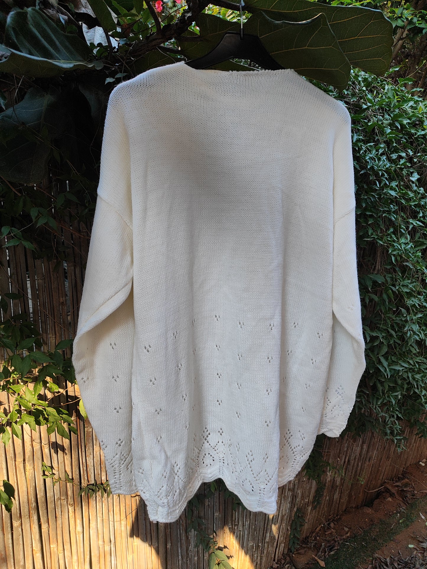 סוודר קרושה לבן בטיפות מפוזרות  - Image 5