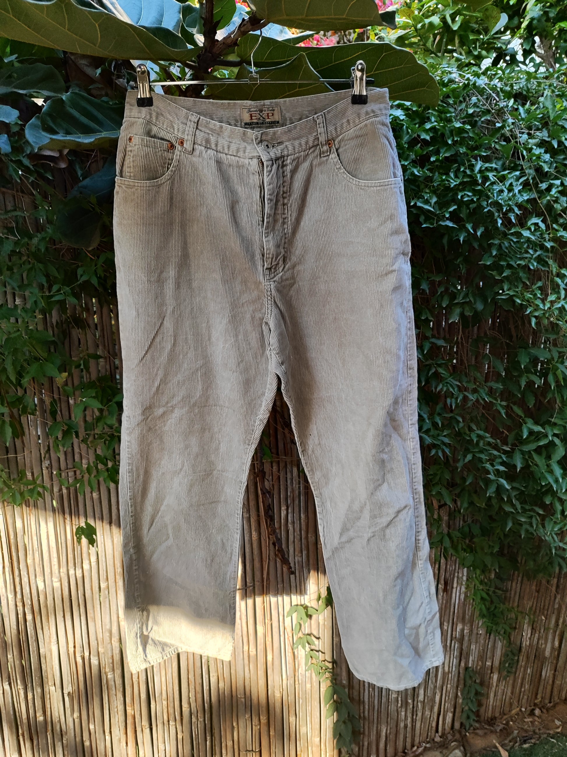 מכנסי קורדרוי אפורים קלאסים - Image 3 by EXP