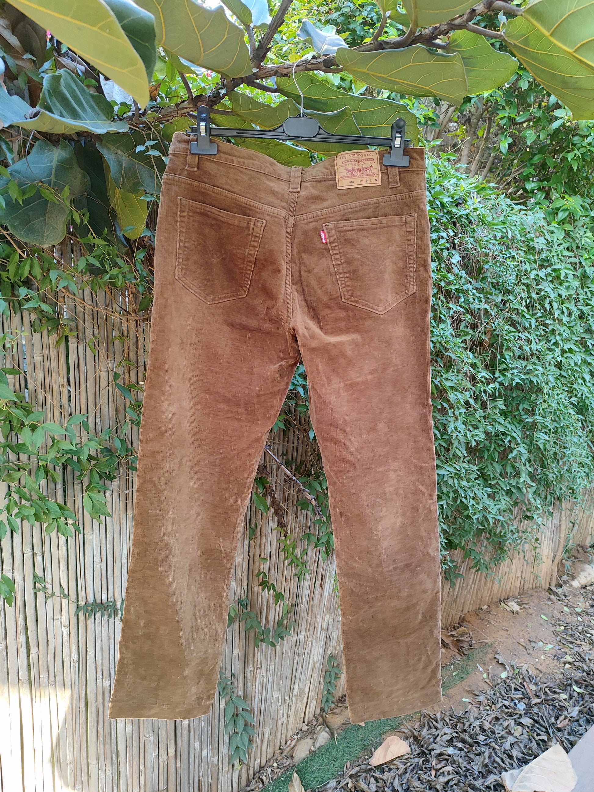 מכנס קורדרויי חום ליוויס קלאסיות  - Image 2 by Levi's