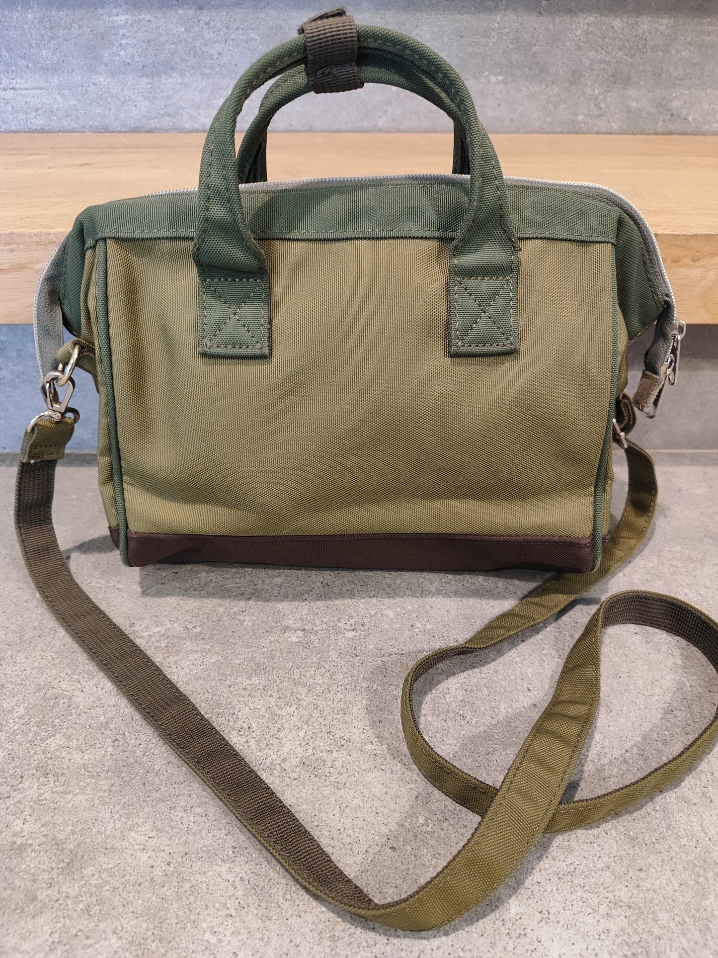 תיק צד ירוק שיקי - Image 3 by anello