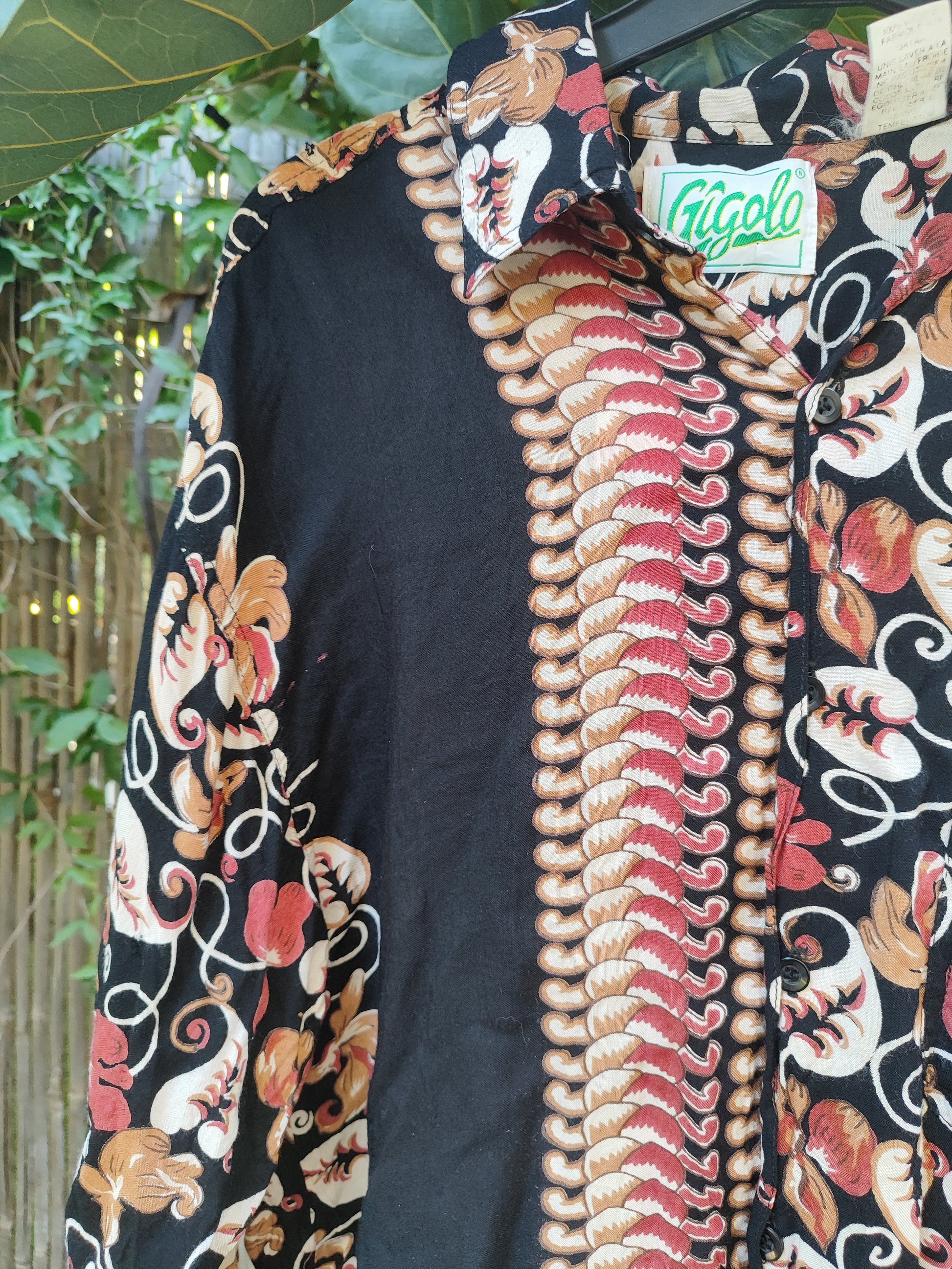 חולצת שחורה מכופתרת וינטג׳ בשורות של צורות - Image 4 by Gigolo