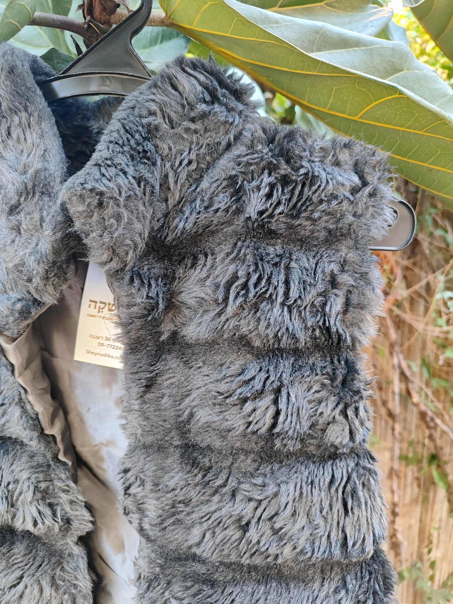 וסט פרוותי מחמם בלב אפור כהה  - Size M