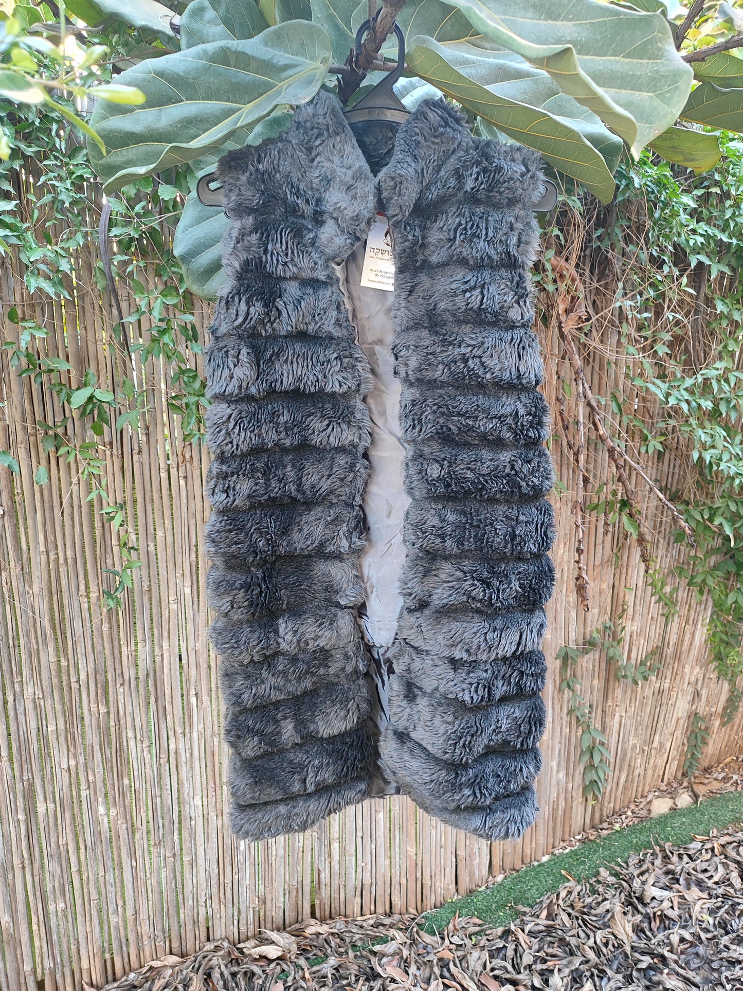 וסט פרוותי מחמם בלב אפור כהה  - Image 2