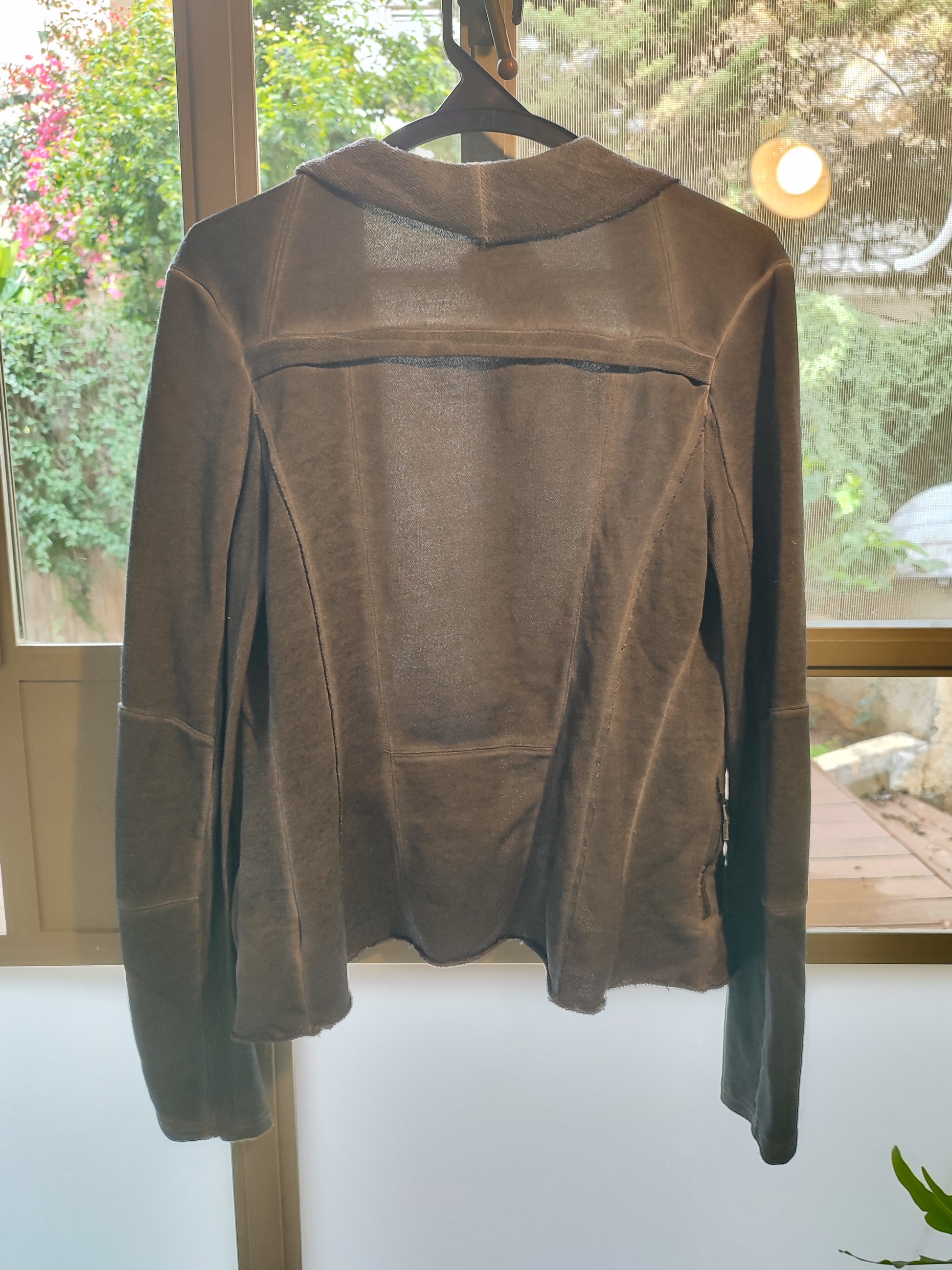 עליונית אפורה מתוקונת ללא סגירה  - Image 6 by Bianco 