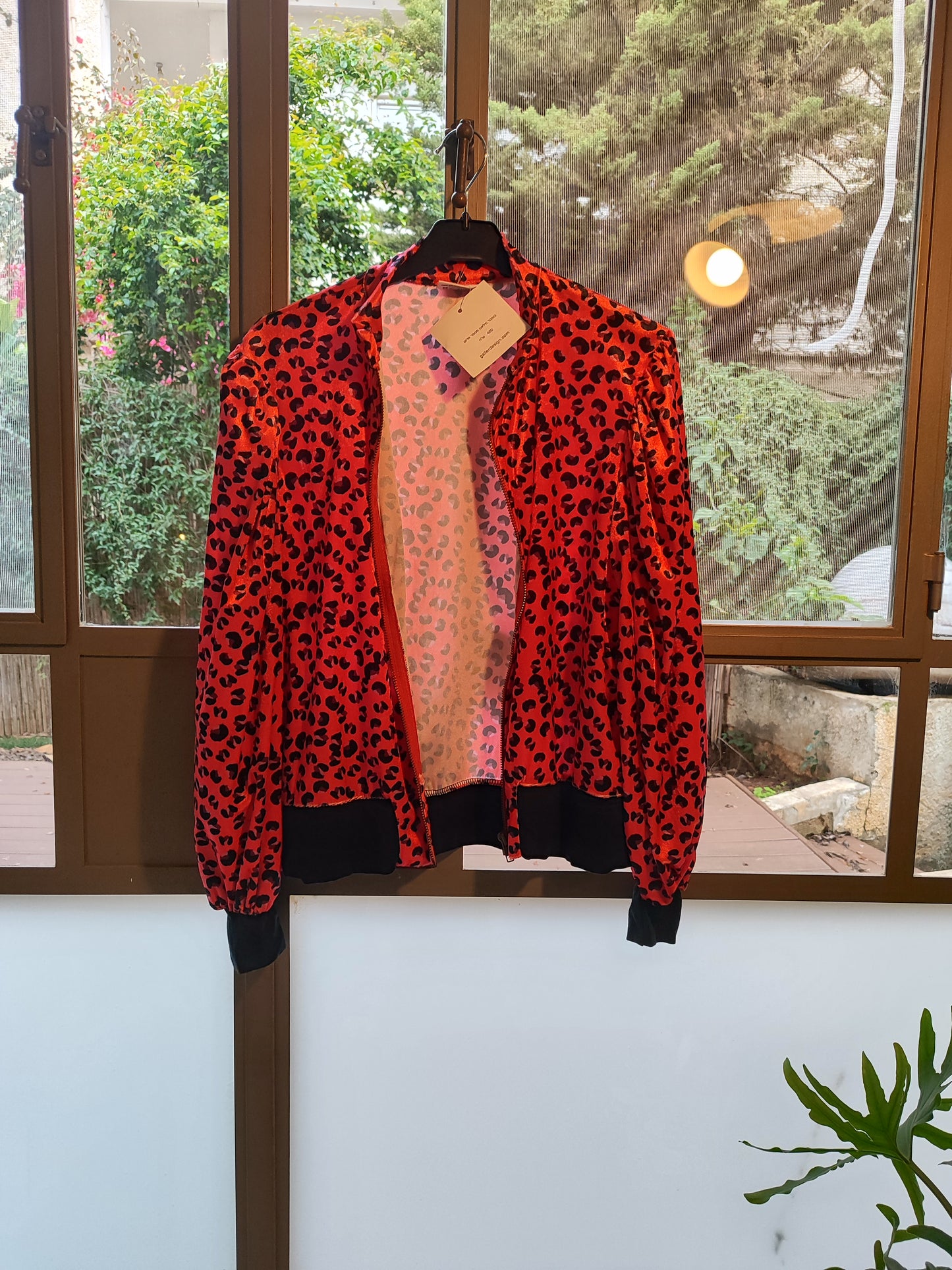 ג'קט מנומר אדום במגע קטיפתי by Galler - Size S