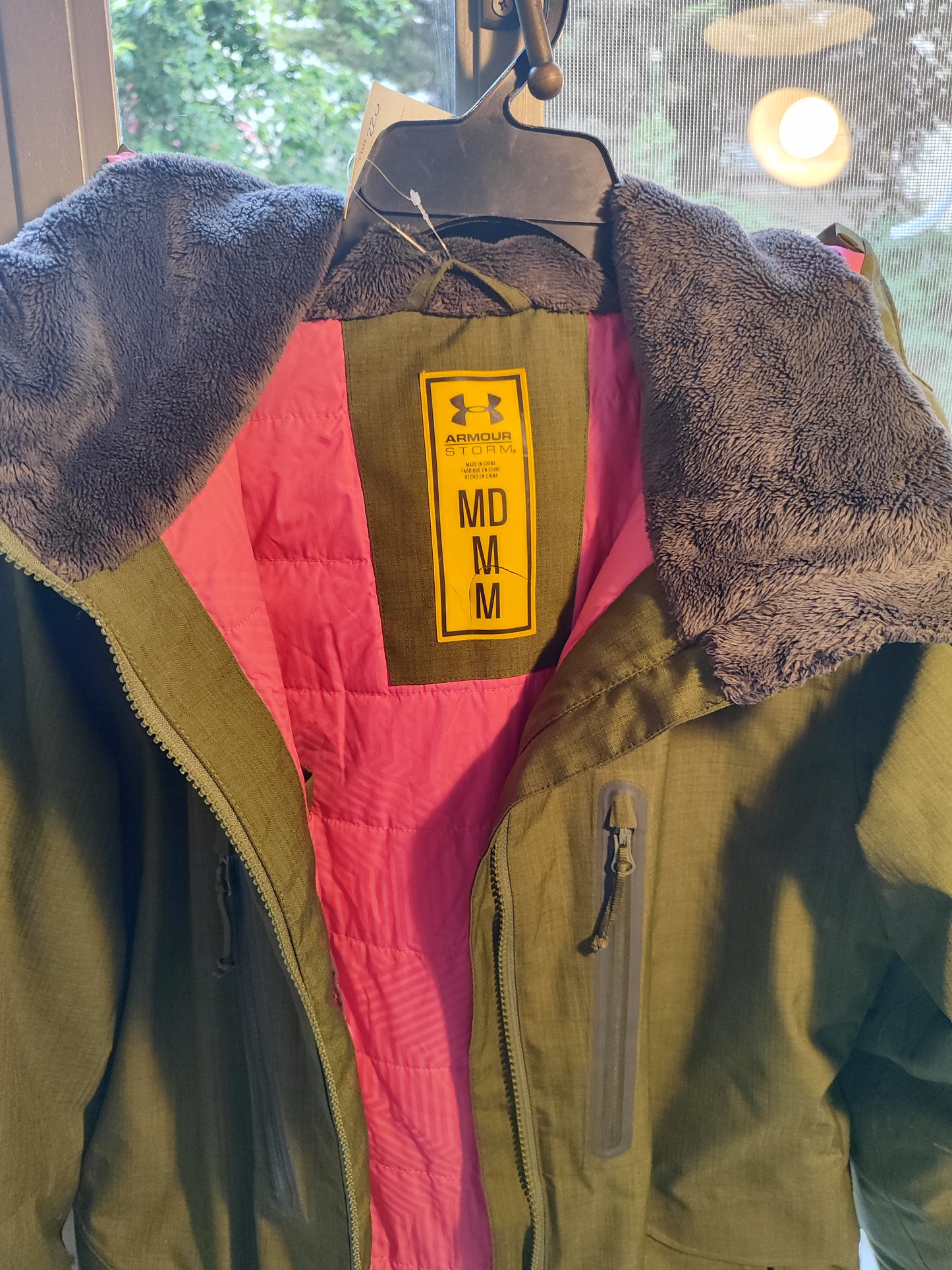 מעיל עבה חאקי ורוד פנימי - Image 4 by Under Armour