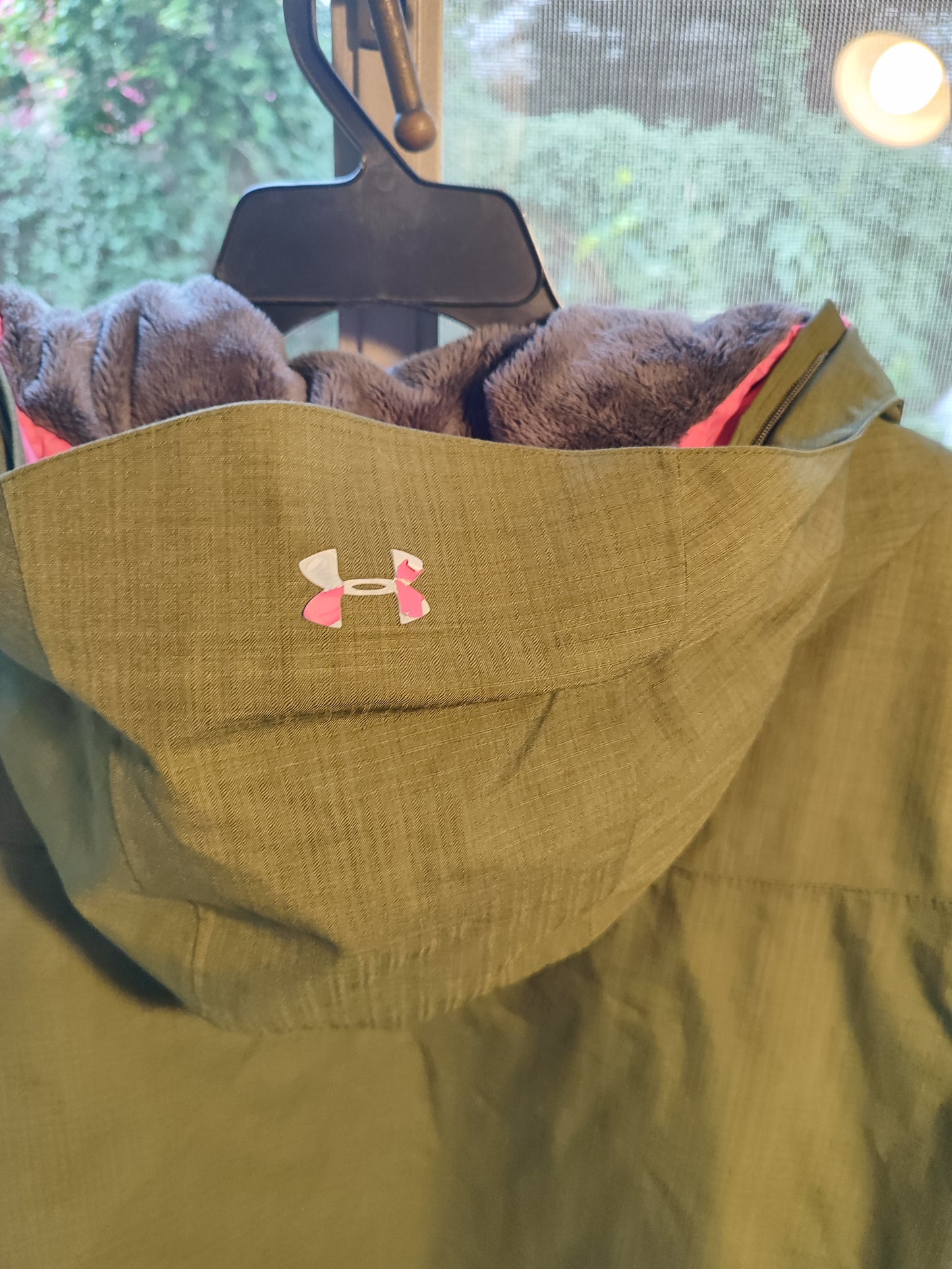 מעיל עבה חאקי ורוד פנימי - Image 3 by Under Armour