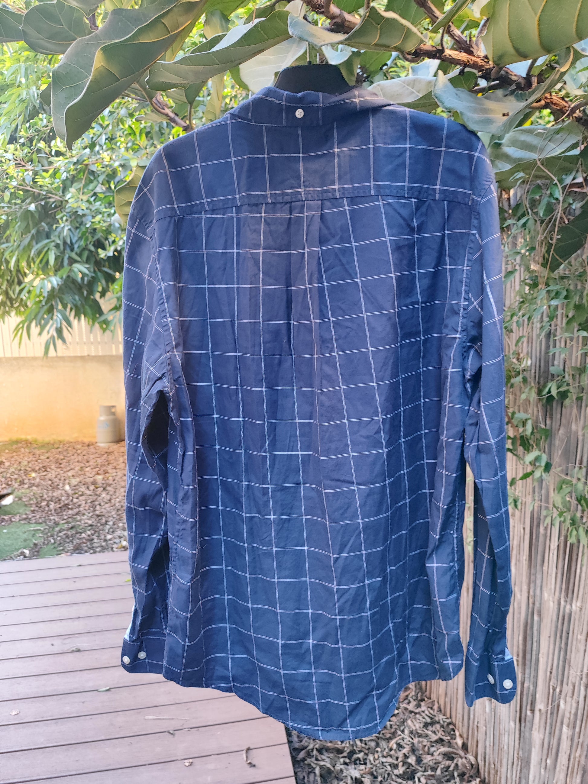 חולצת כפתורים כחולה בשיבוץ קוביות by Tommy Hilfiger - Size L