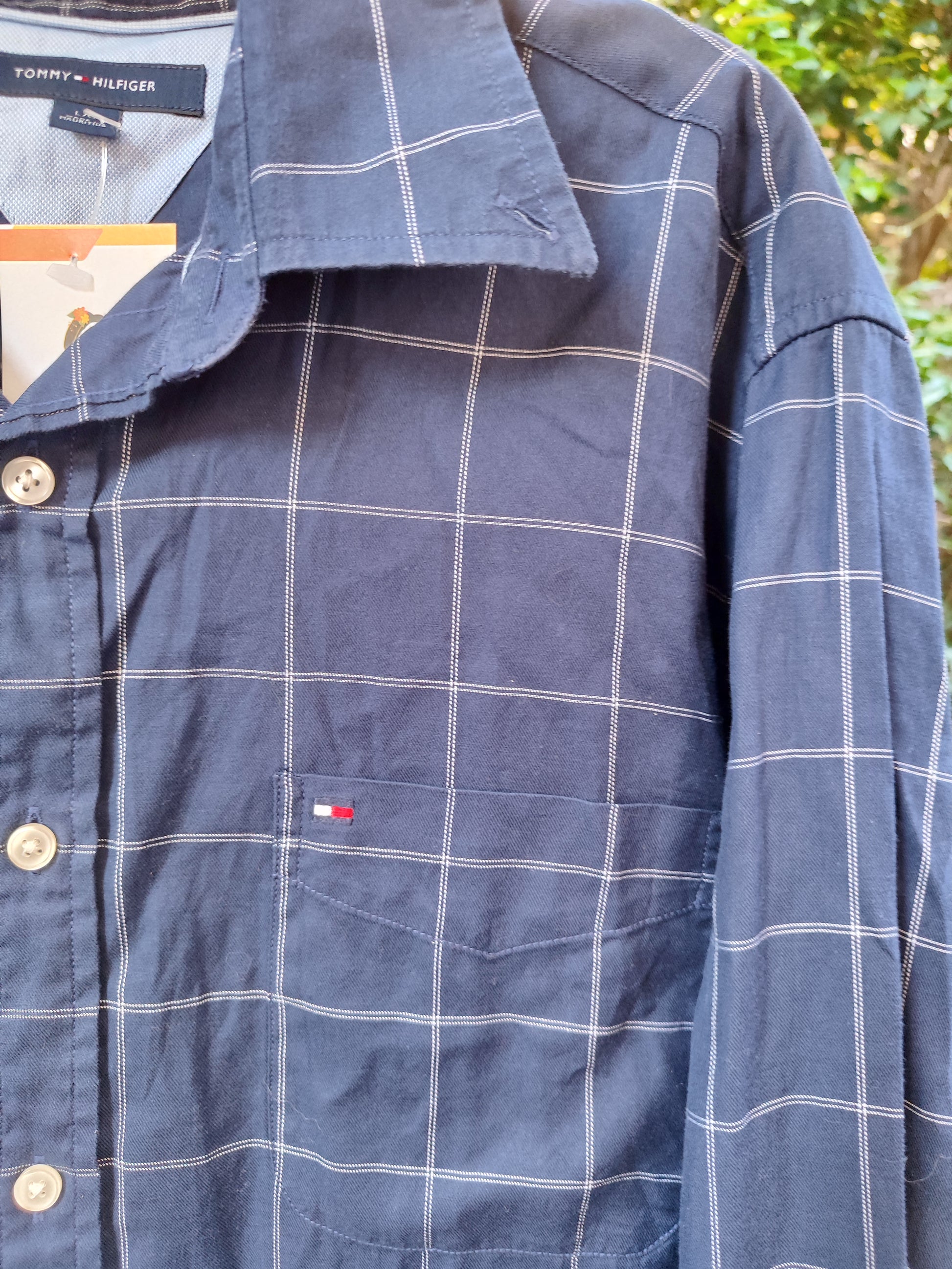 חולצת כפתורים כחולה בשיבוץ קוביות - Image 2 by Tommy Hilfiger