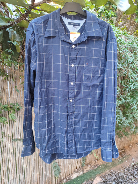 חולצת כפתורים כחולה בשיבוץ קוביות - Image 3 by Tommy Hilfiger