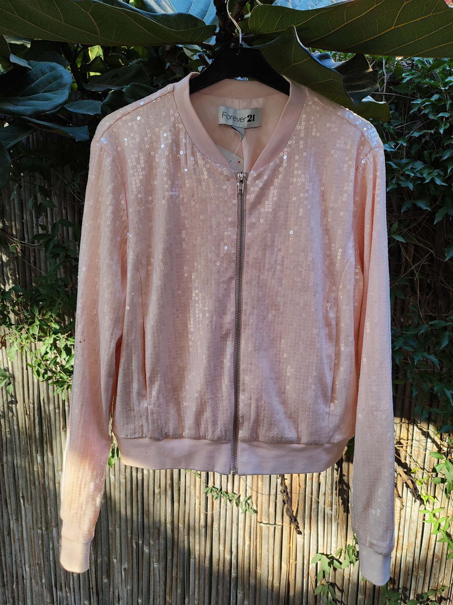 ג׳קט ורוד רך מנצנץ בפייטים - Image 7 by Forever 21