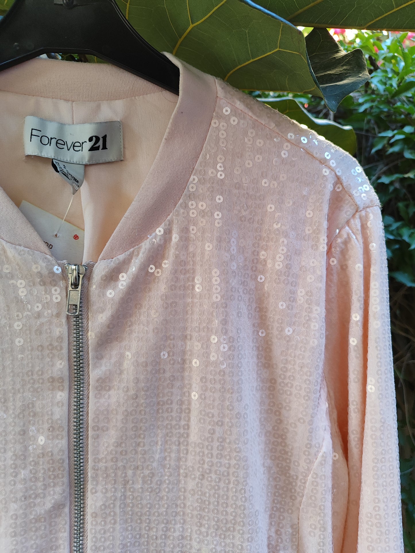 ג׳קט ורוד רך מנצנץ בפייטים - Image 5 by Forever 21