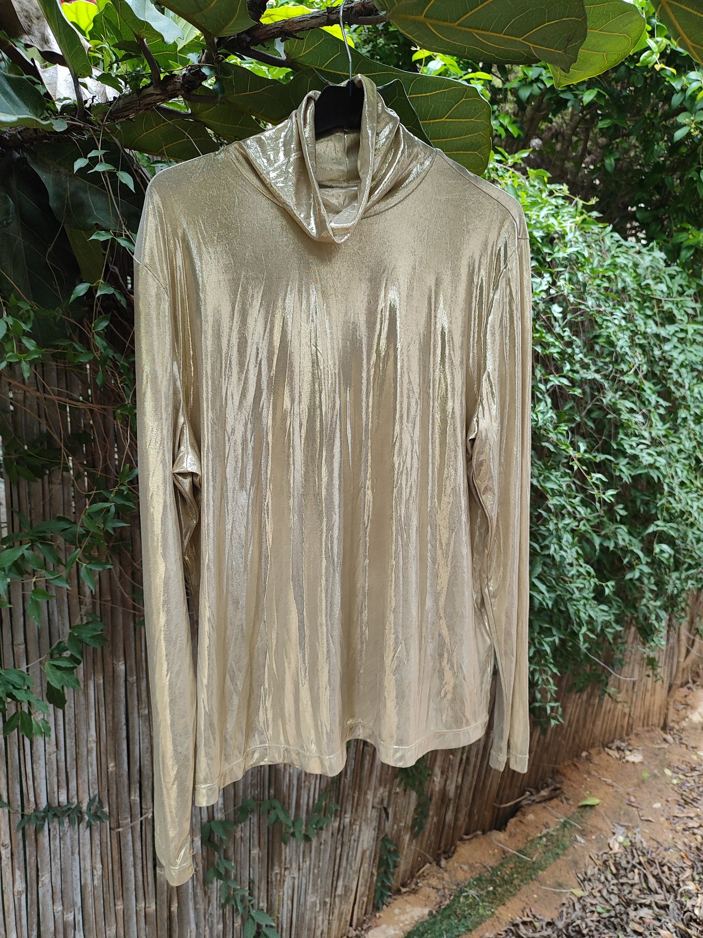 חולצת  גולף דקה מוזהבת מבריקה by H&M - Size L - xl