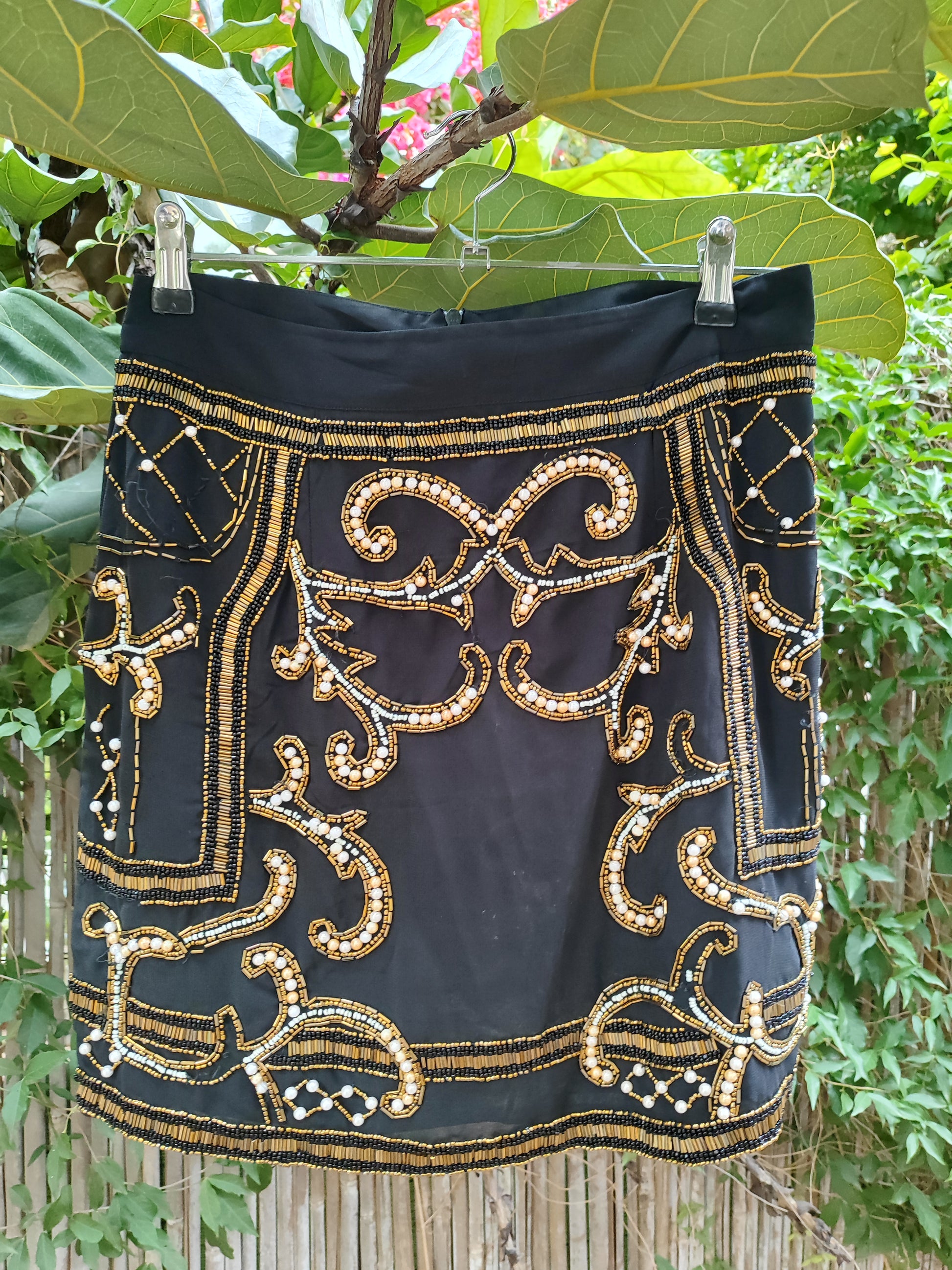 חצאית ערב בעיצוב ייחודי בפנינים וזהבים - Image 5 by M