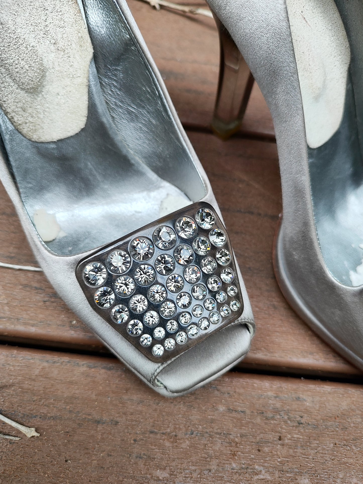 נעלי עקב אפורות גבוהות וזרקורים  - Image 3 by פראדה