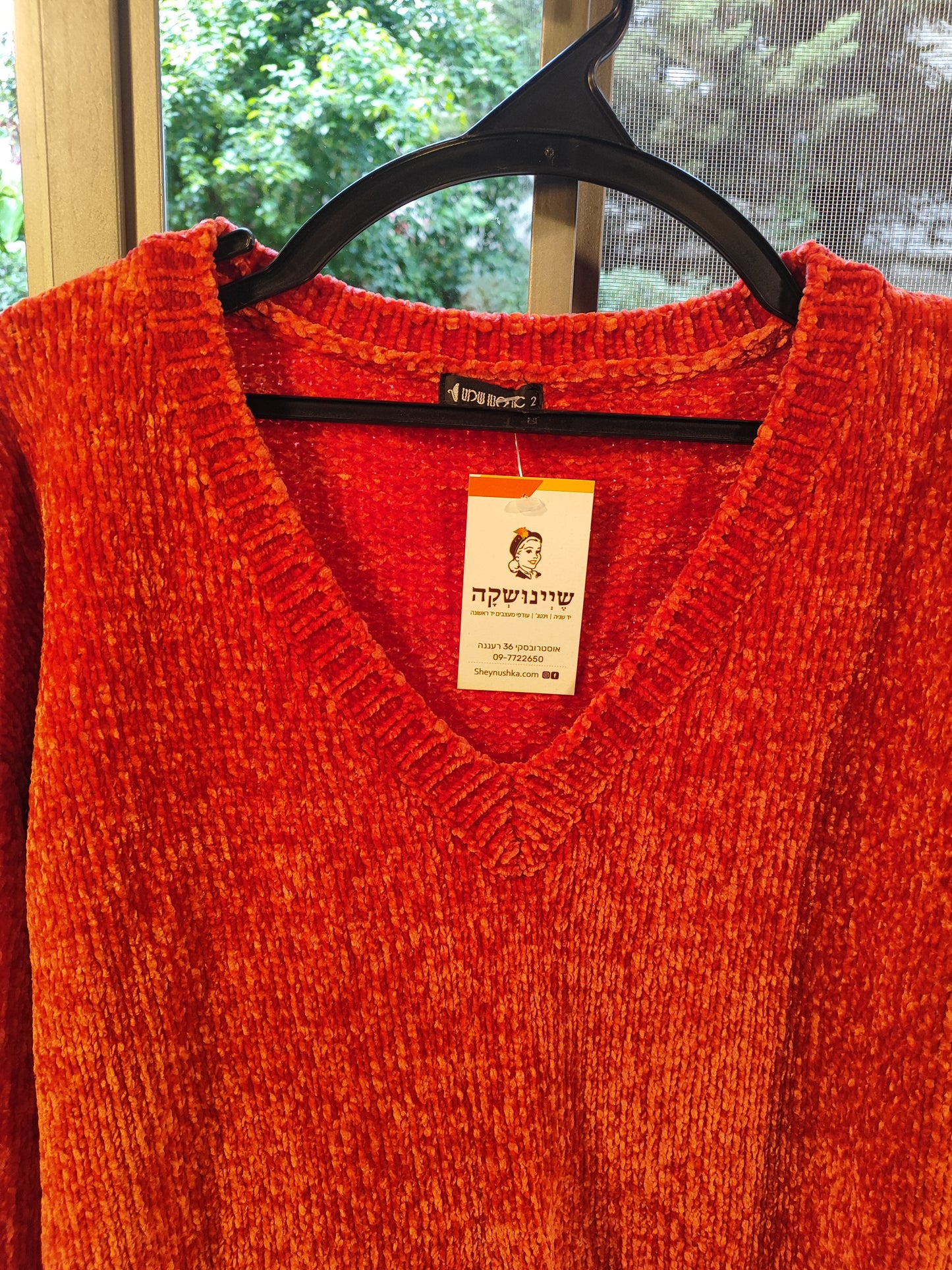 סוודר אדום סרוג נעים ומאיר - Image 2 by שינושקה