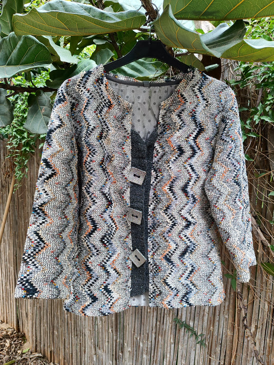 קרדיגן ברקע אפור זיגזגים בגוונים רכים מנצנצין - Image 7 by GD25